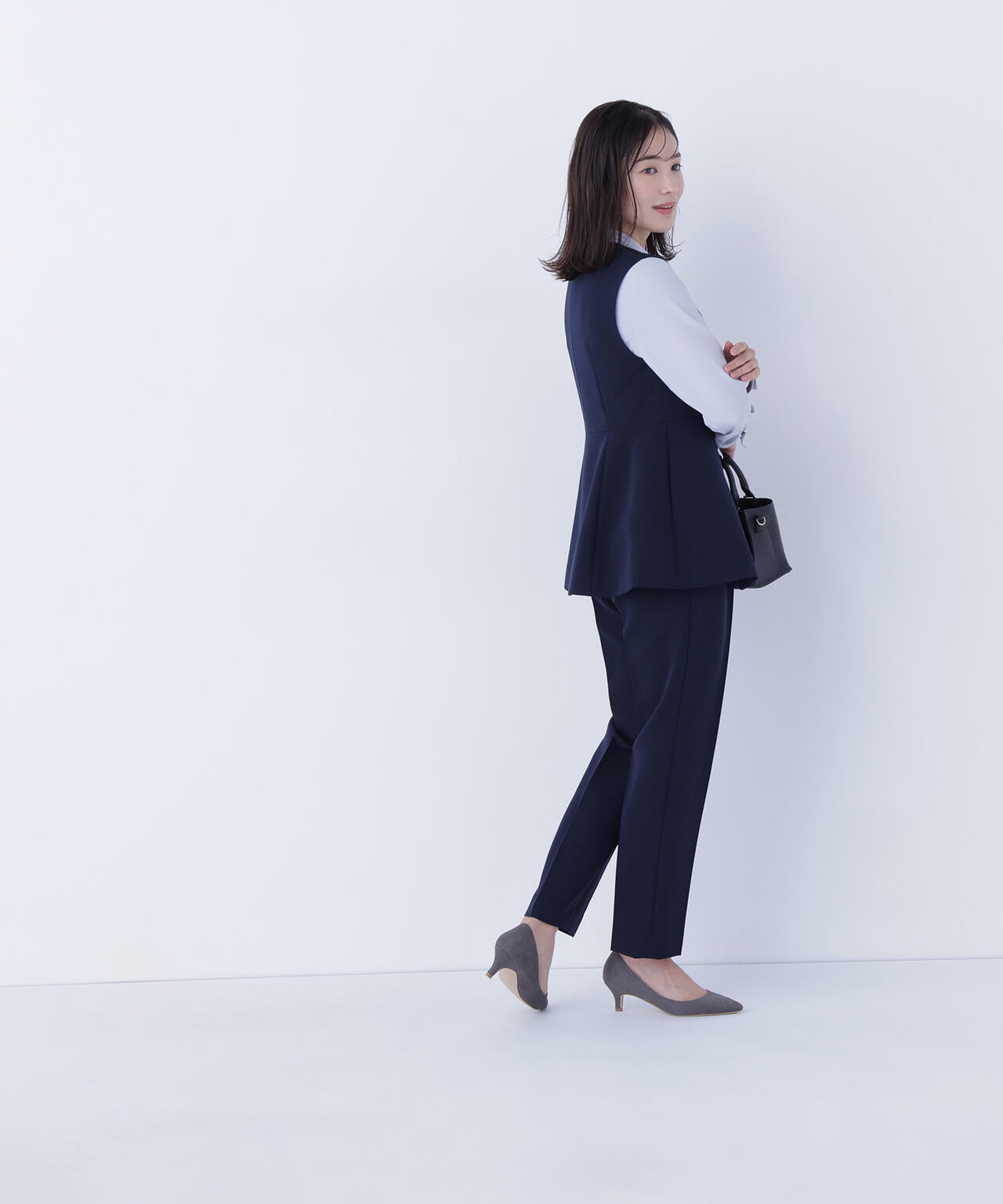 フロントボタンペプラムジレ SETUP テーパードパンツ