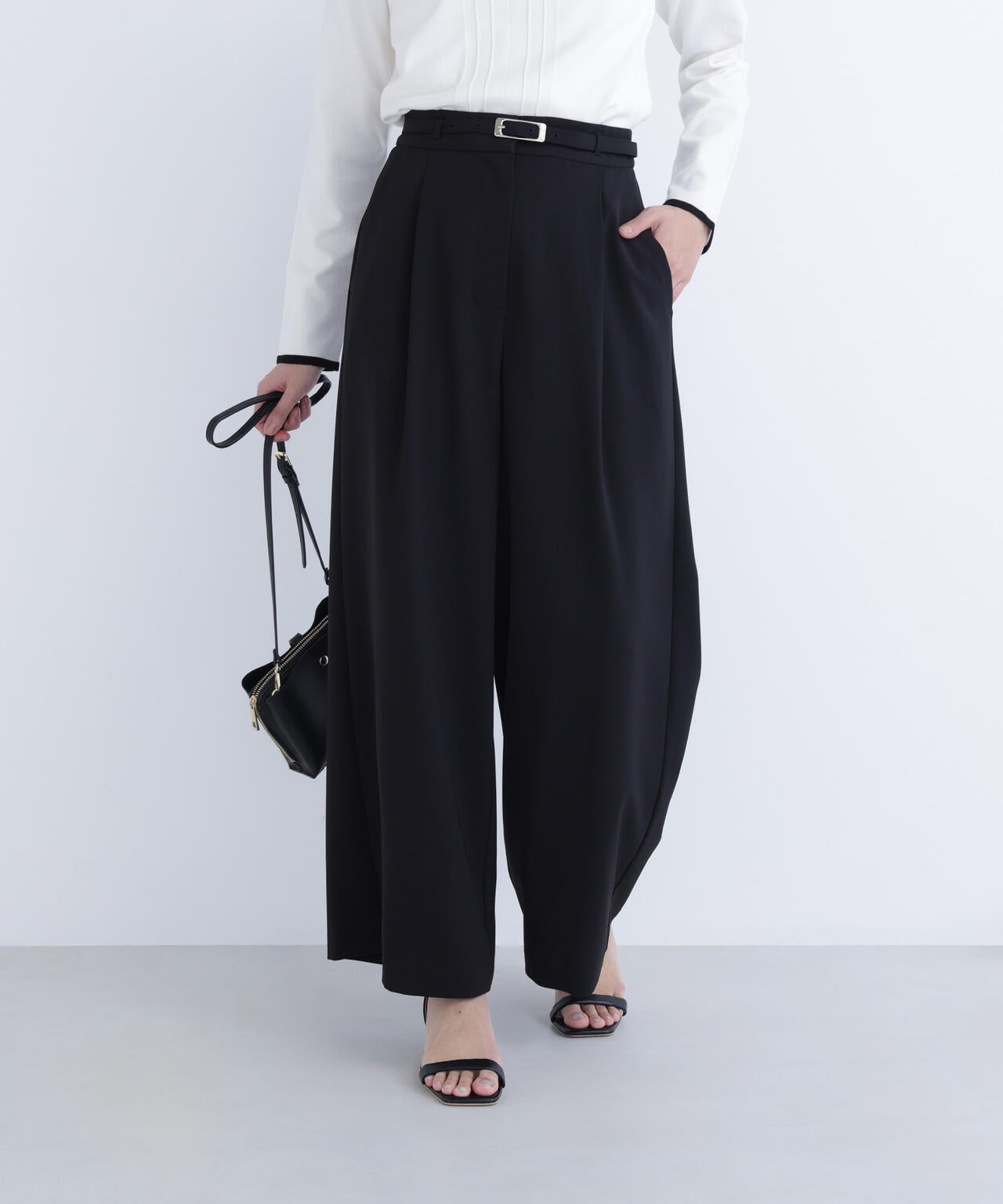 ベルテッドタックワイドパンツ