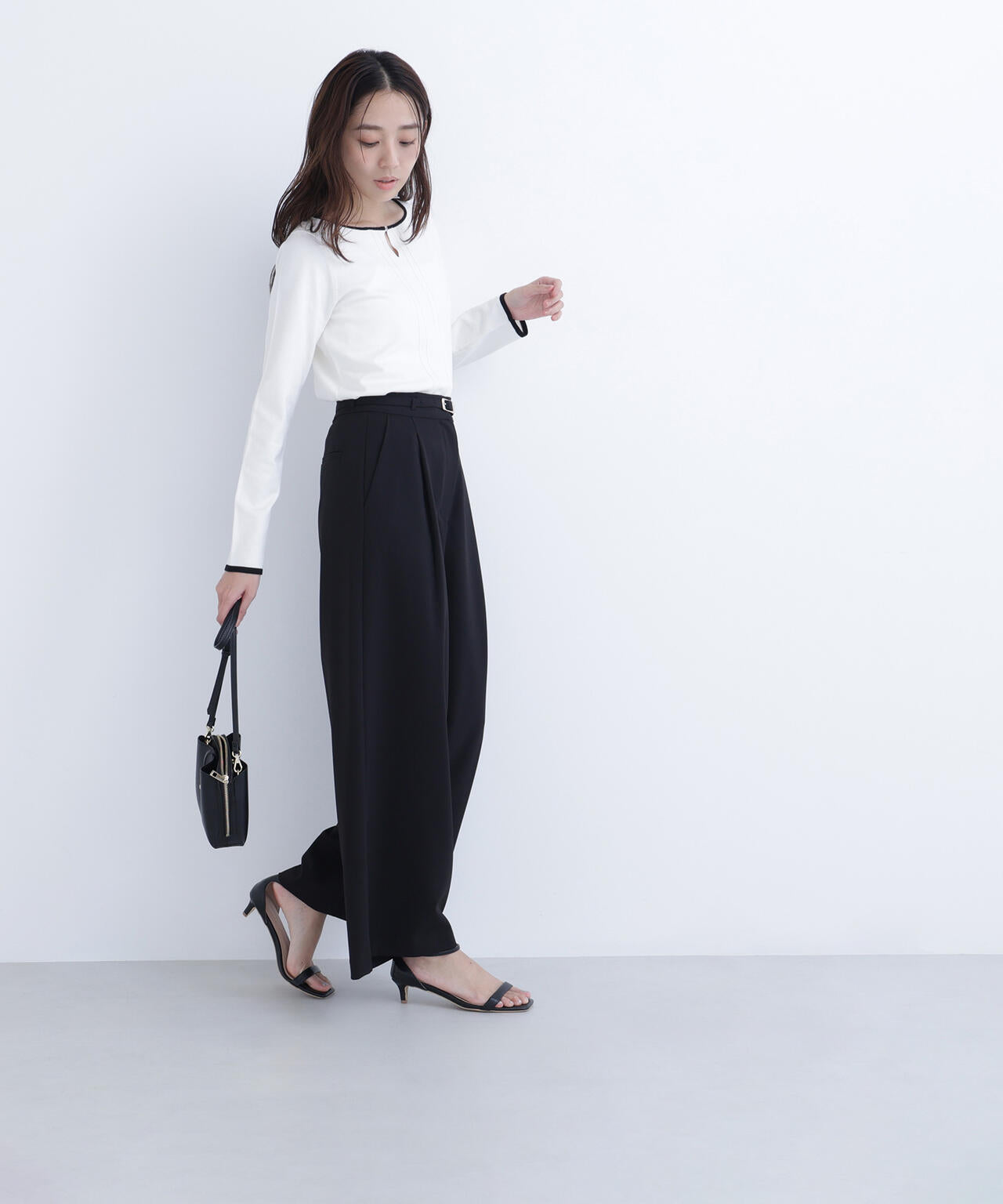 ベルテッドタックワイドパンツ