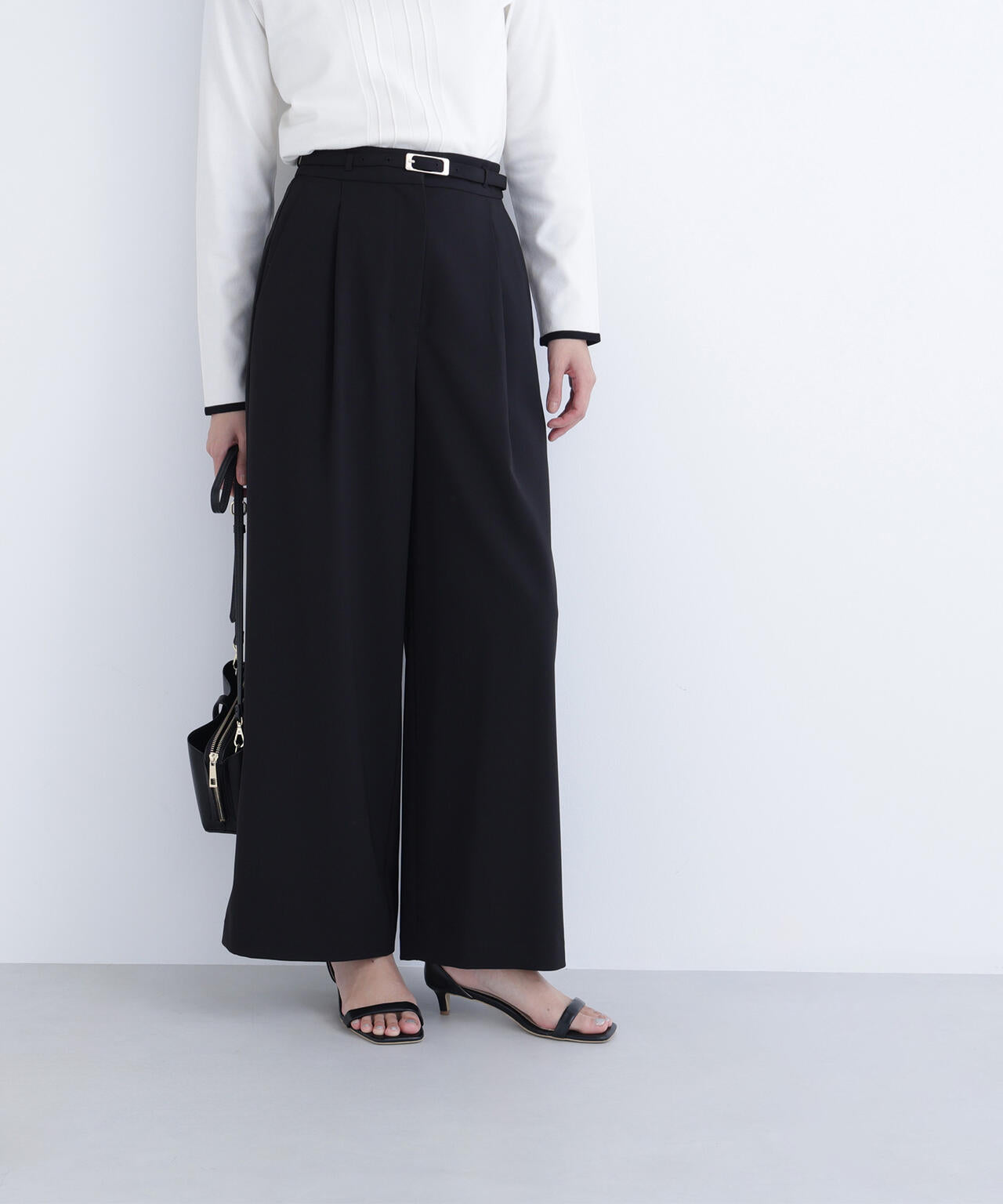 ベルテッドタックワイドパンツ