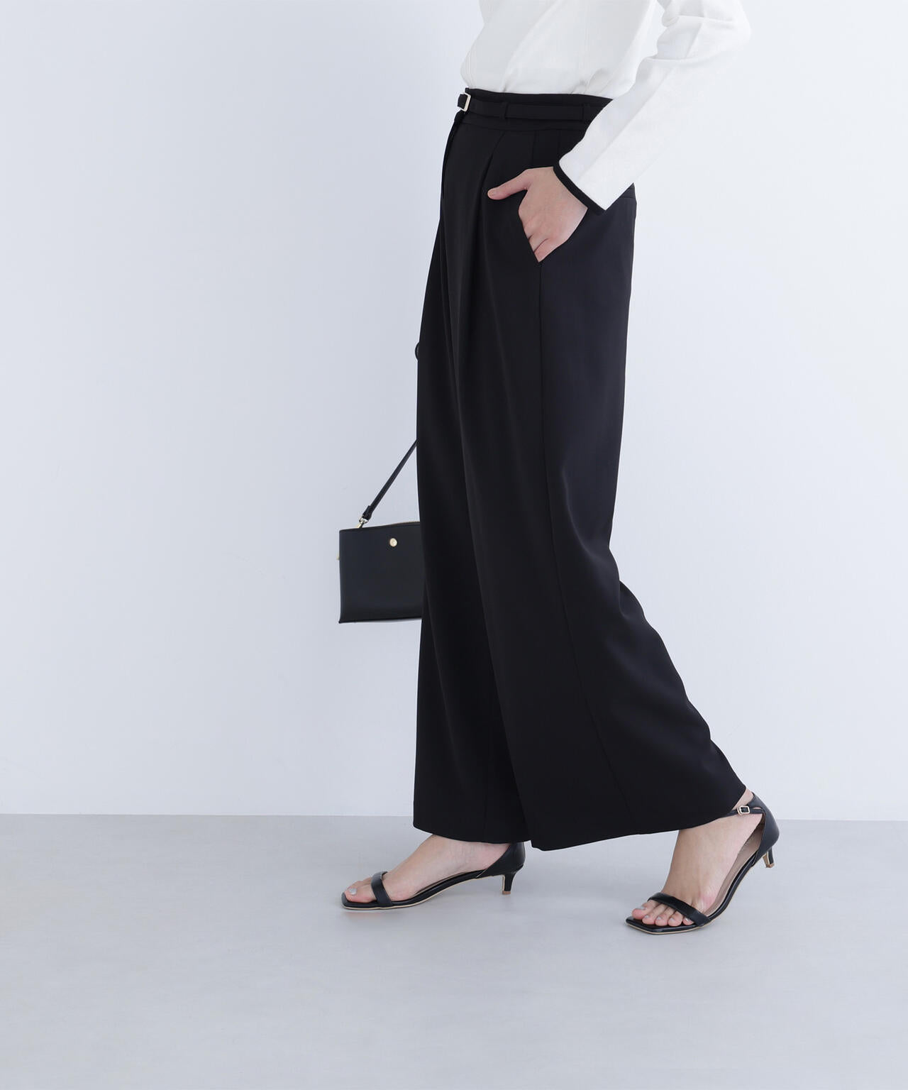 ベルテッドタックワイドパンツ