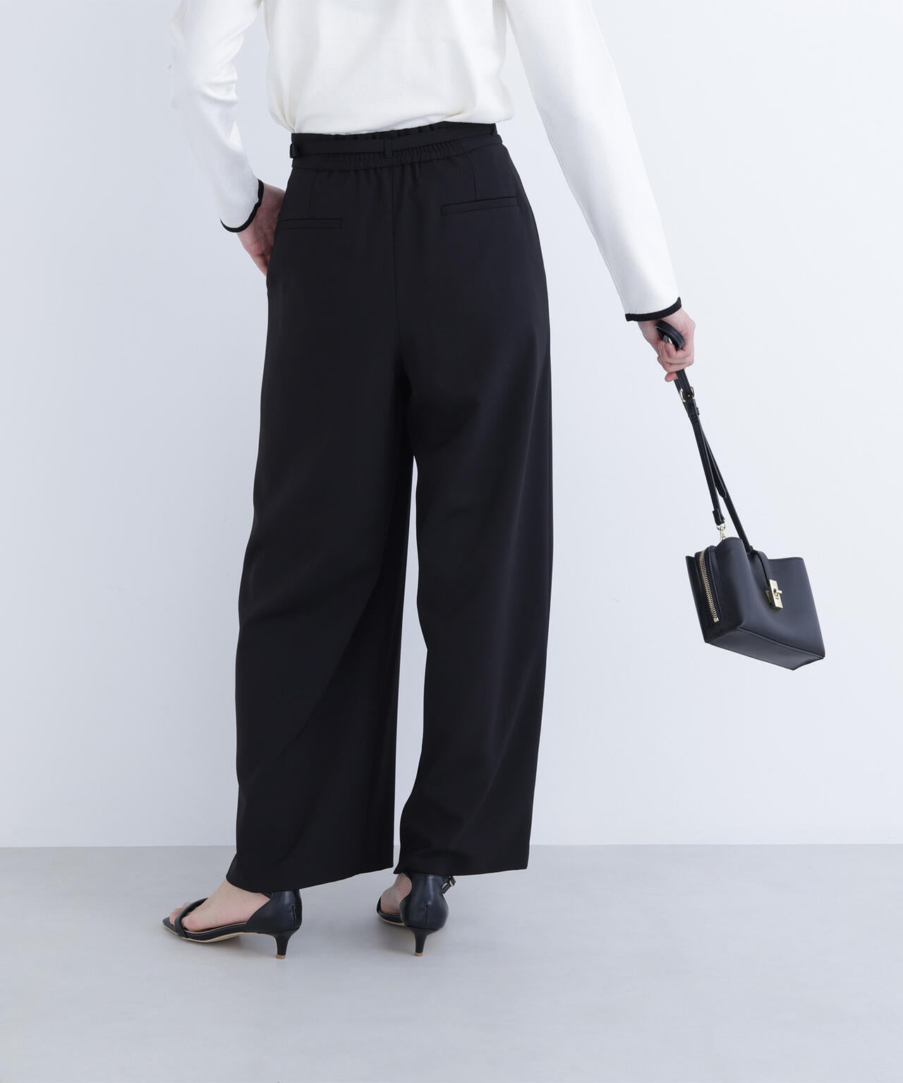 ベルテッドタックワイドパンツ