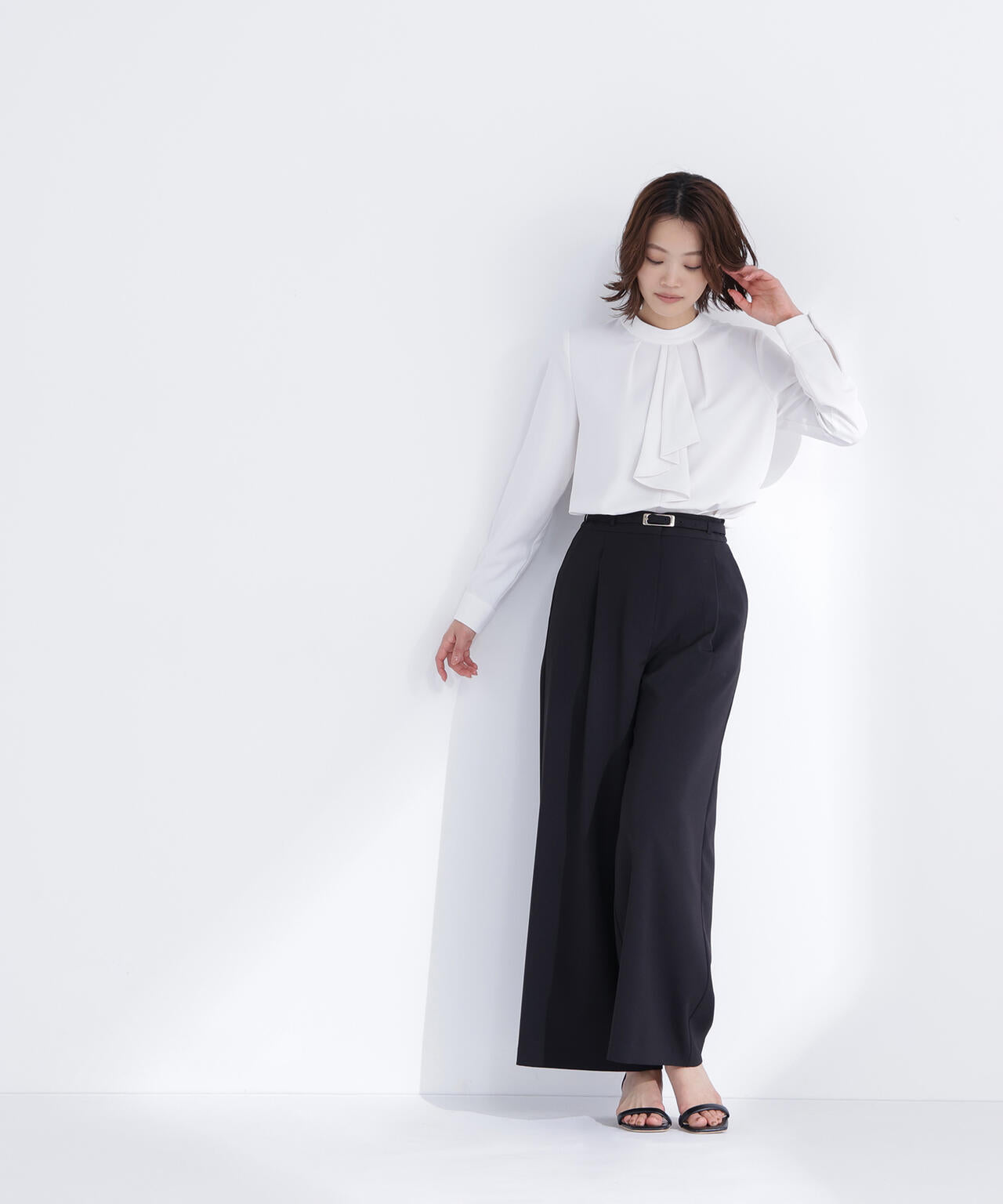 ベルテッドタックワイドパンツ