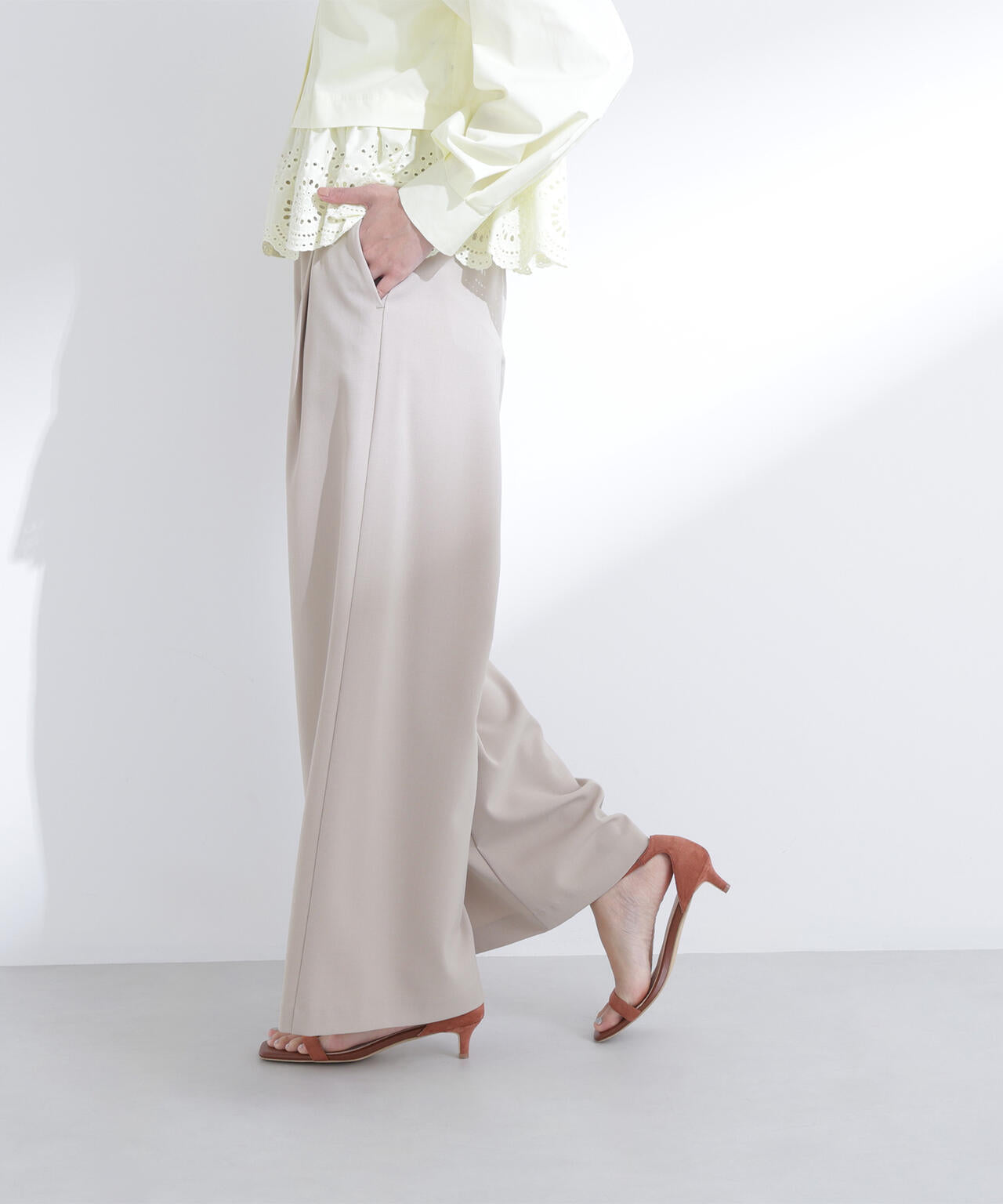 ベルテッドタックワイドパンツ