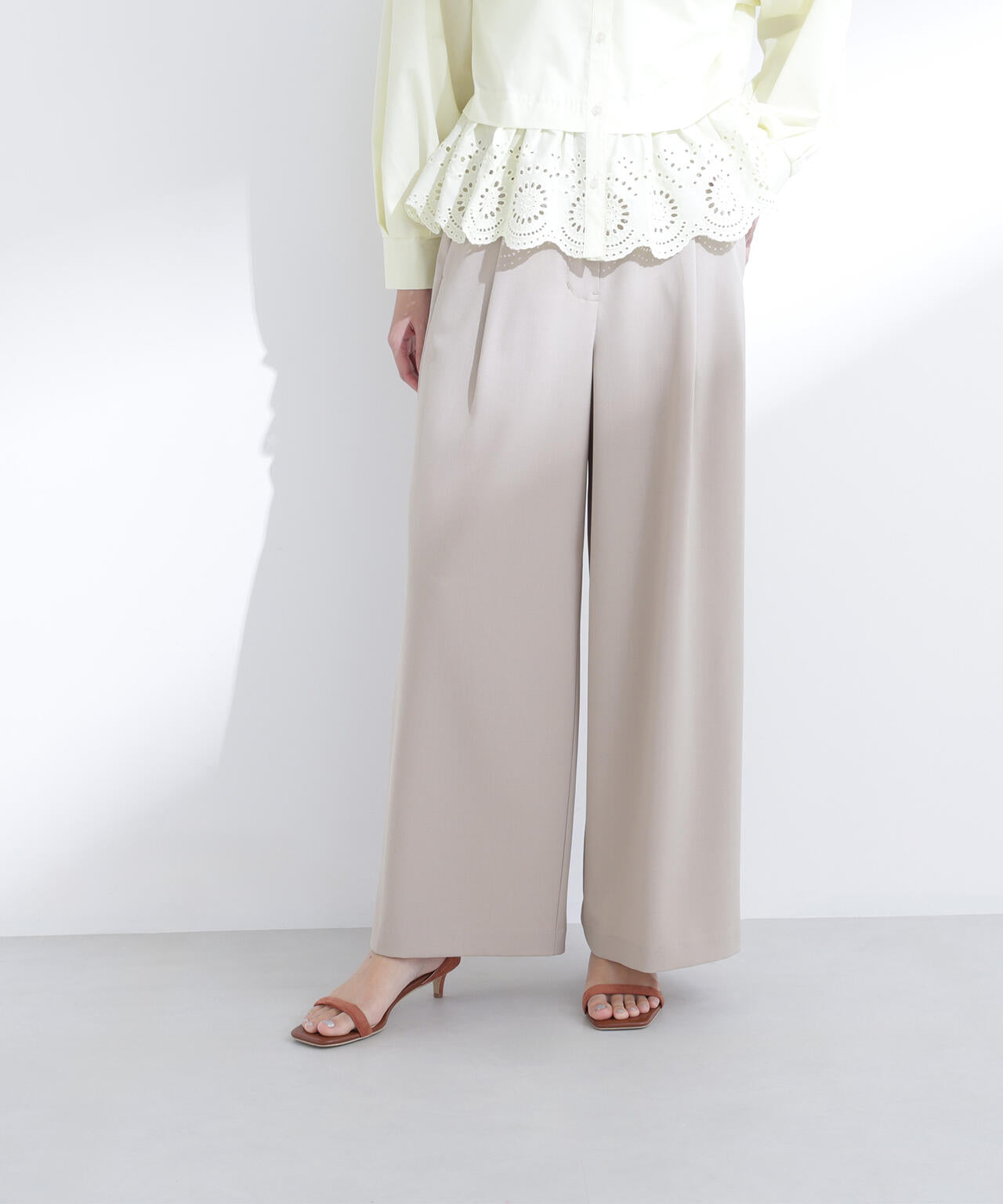 ベルテッドタックワイドパンツ
