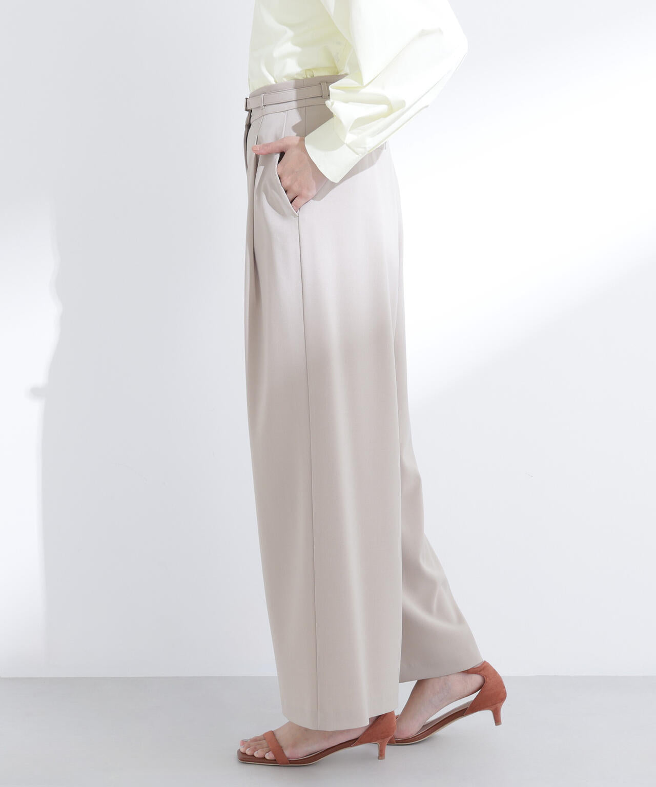ベルテッドタックワイドパンツ