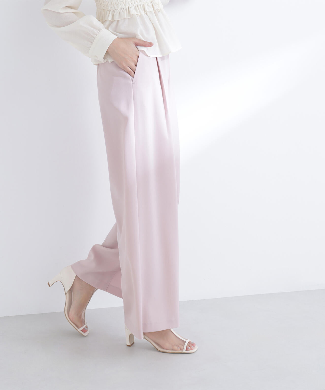 ベルテッドタックワイドパンツ