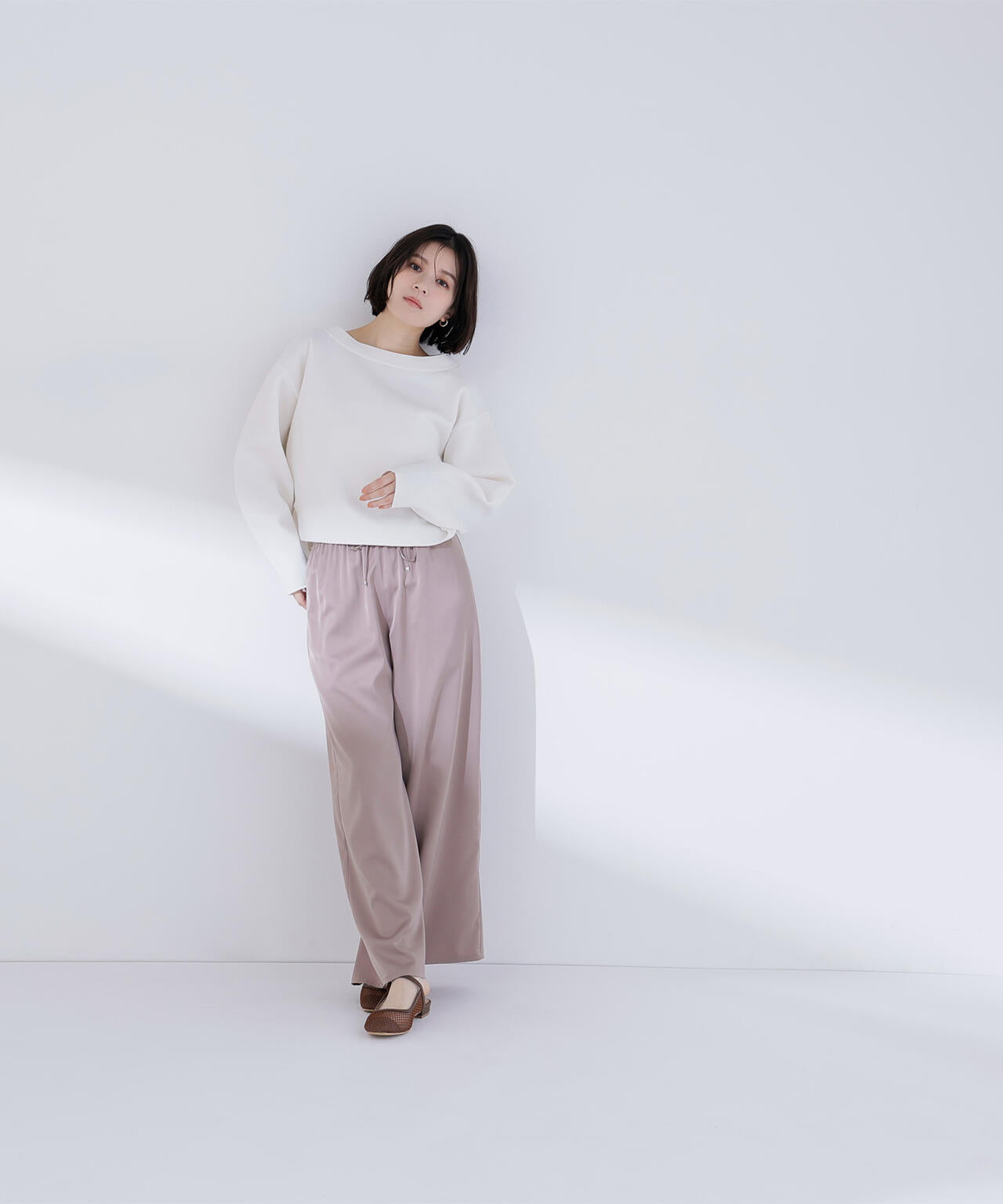 サテンイージーパンツ