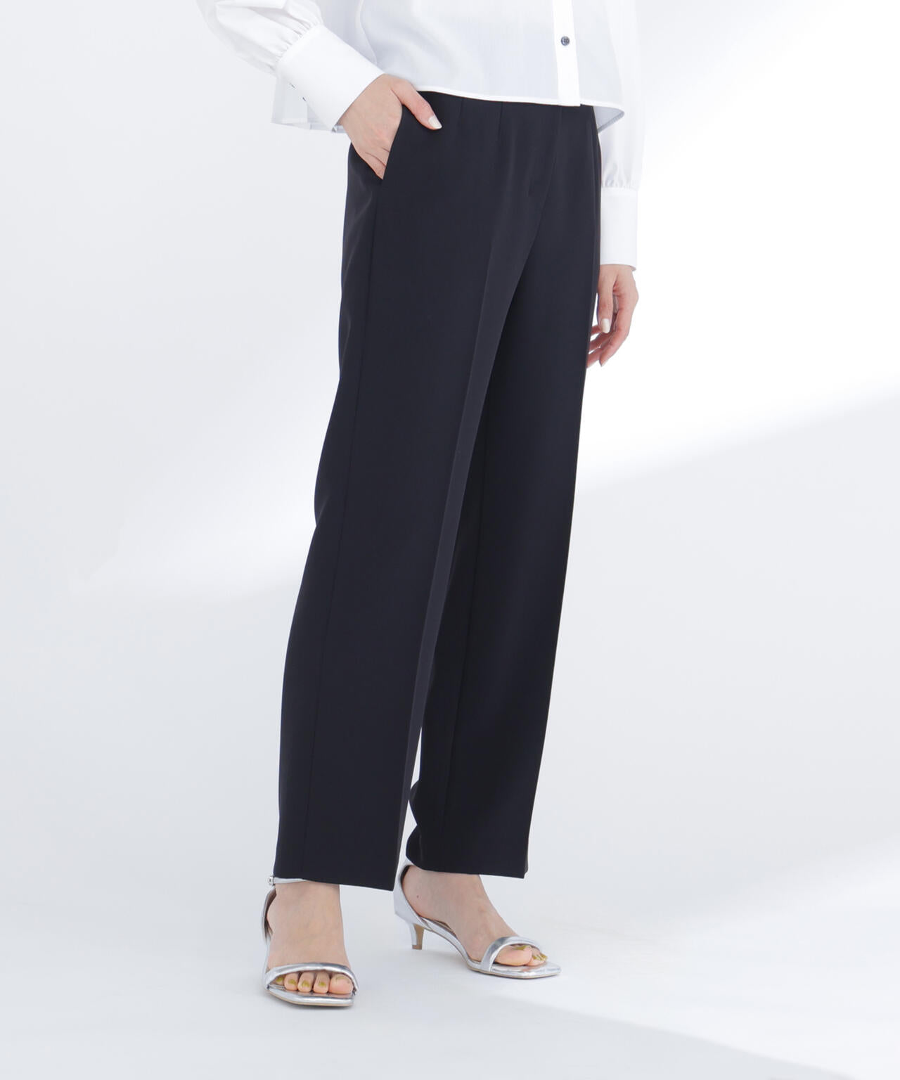 スタイルアップストレートパンツ