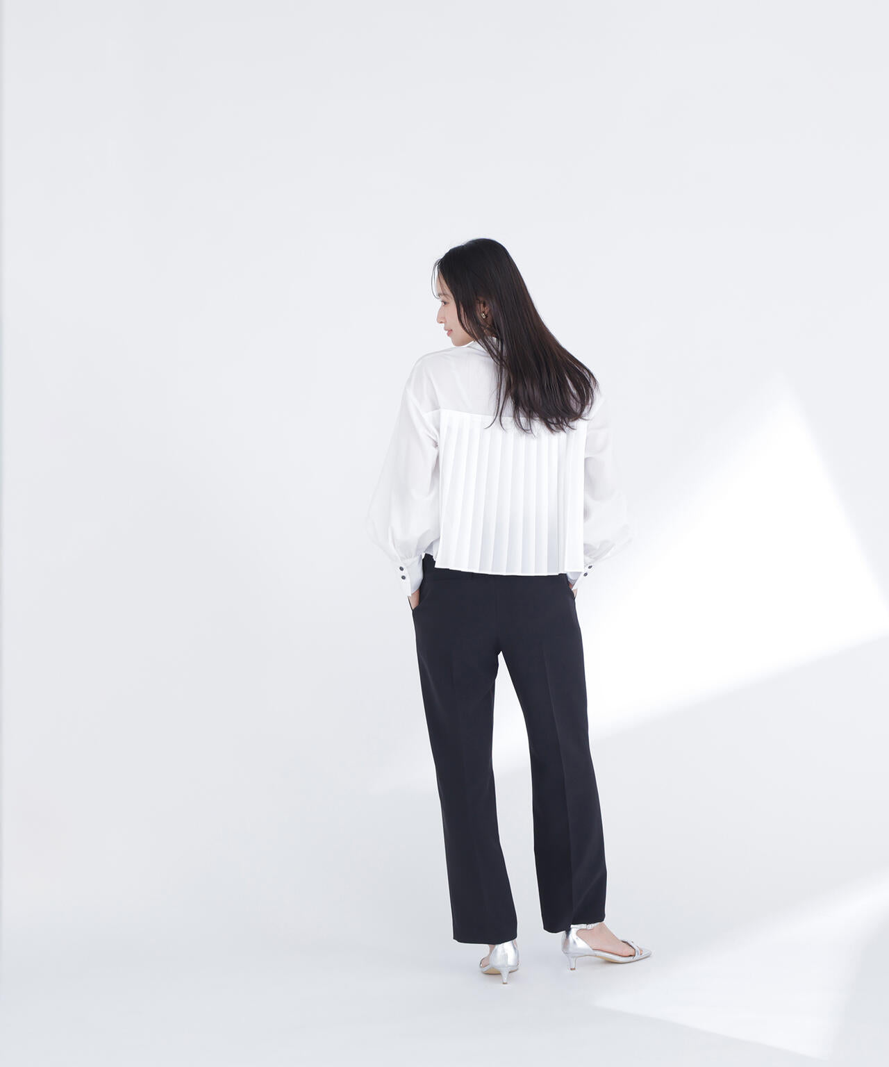 スタイルアップストレートパンツ