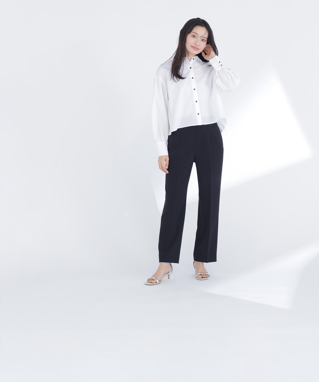 スタイルアップストレートパンツ