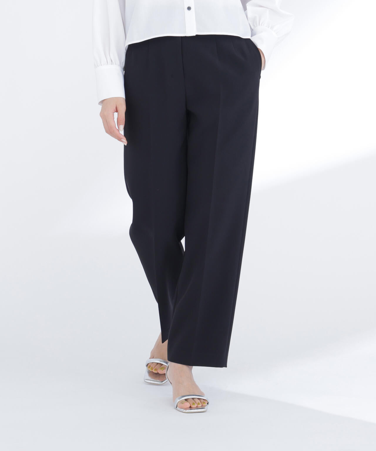 スタイルアップストレートパンツ