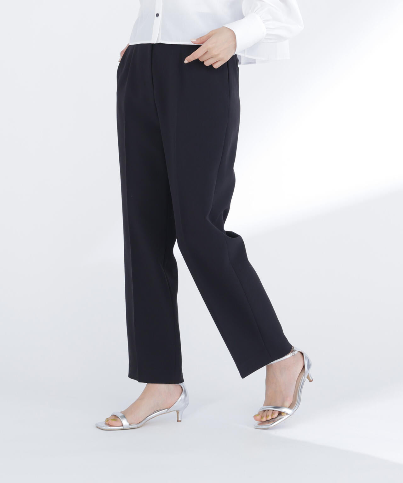 スタイルアップストレートパンツ