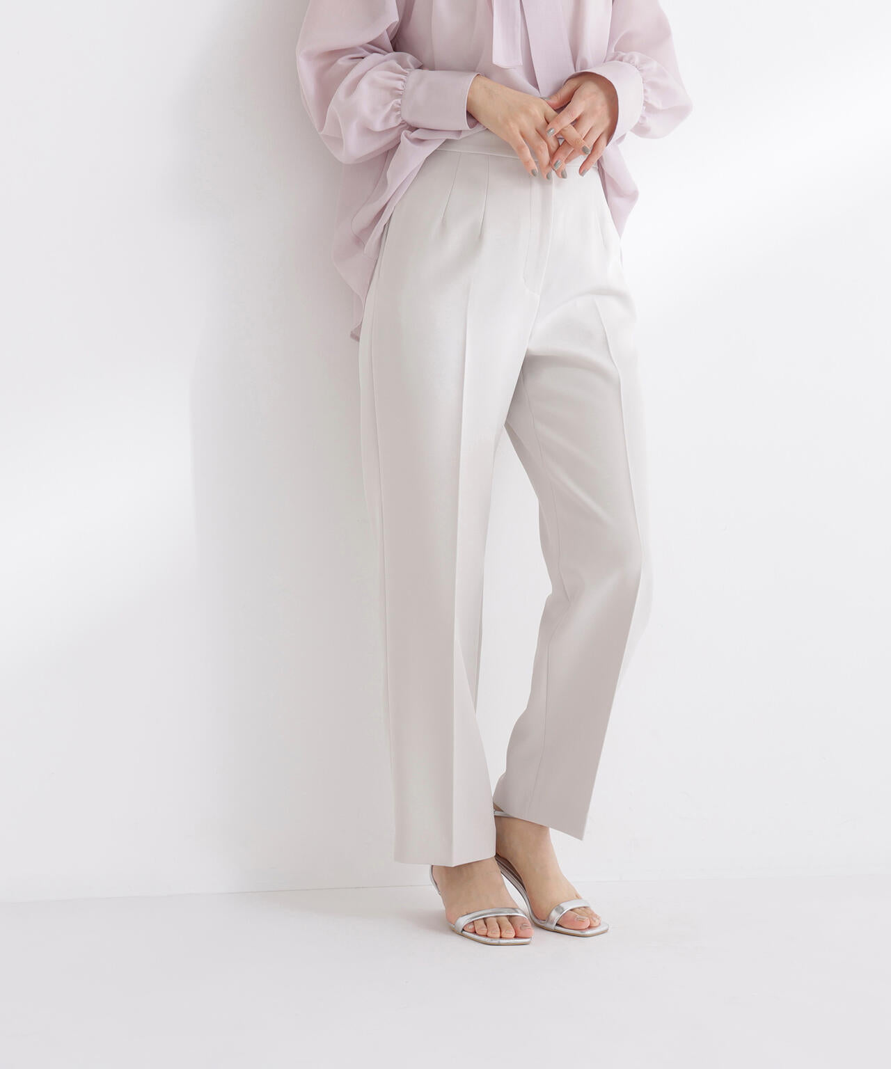 スタイルアップストレートパンツ