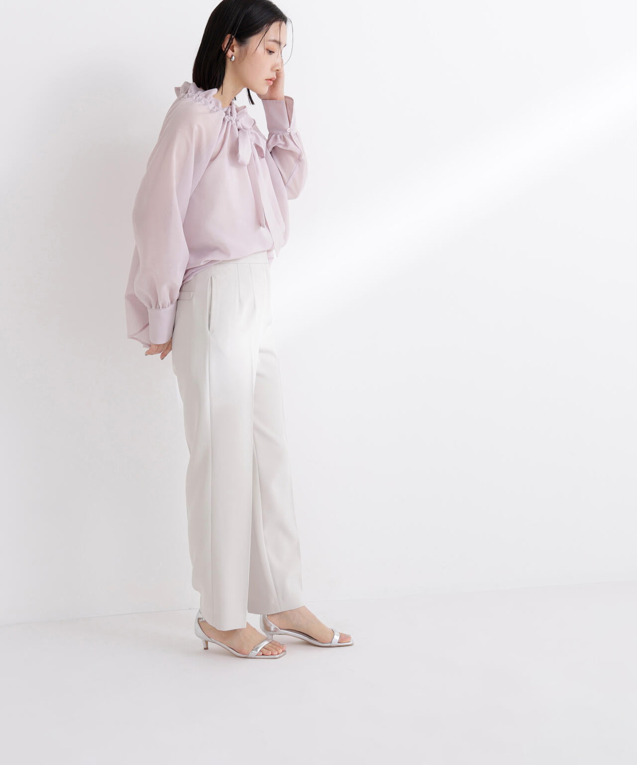 スタイルアップストレートパンツ