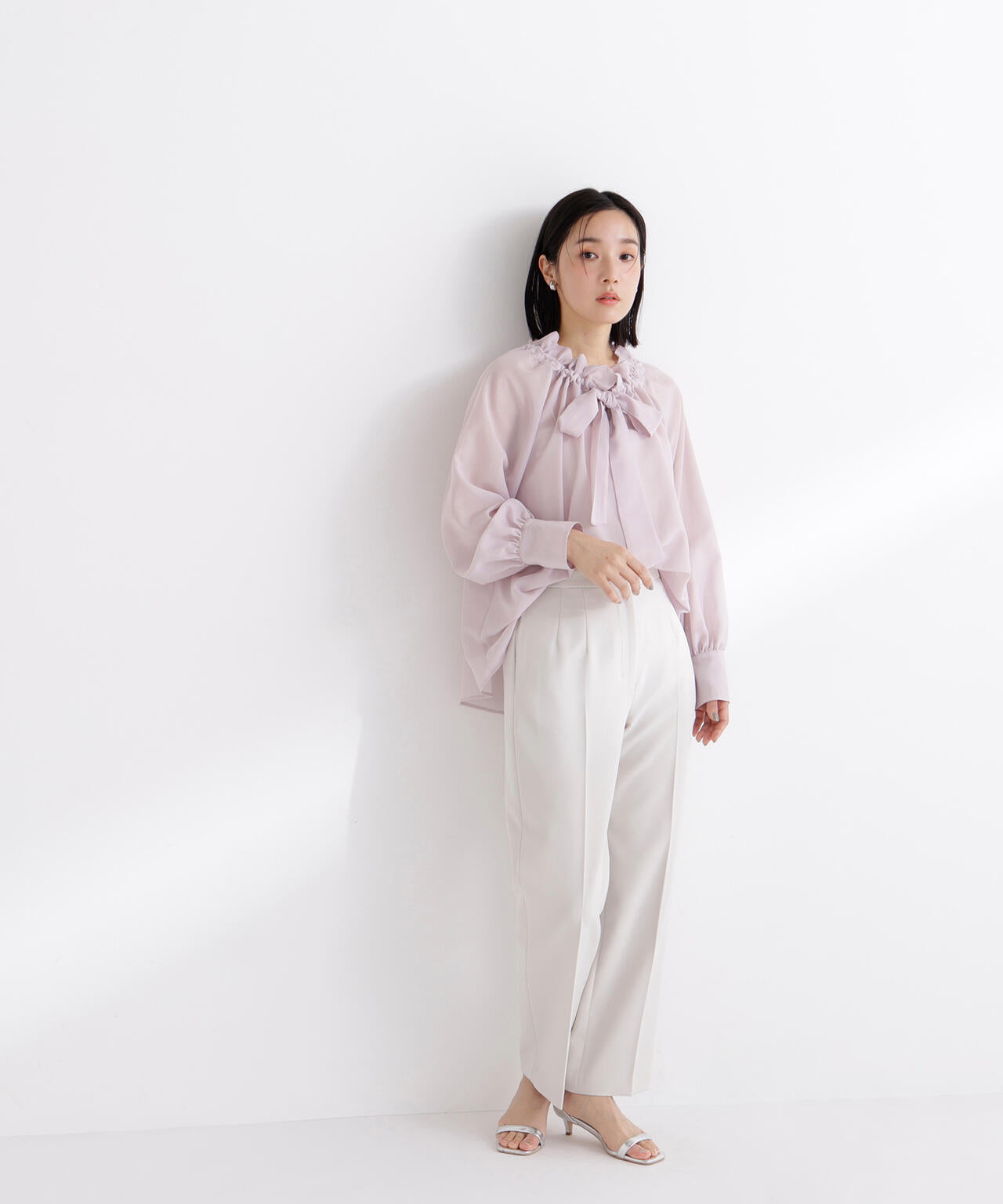 スタイルアップストレートパンツ