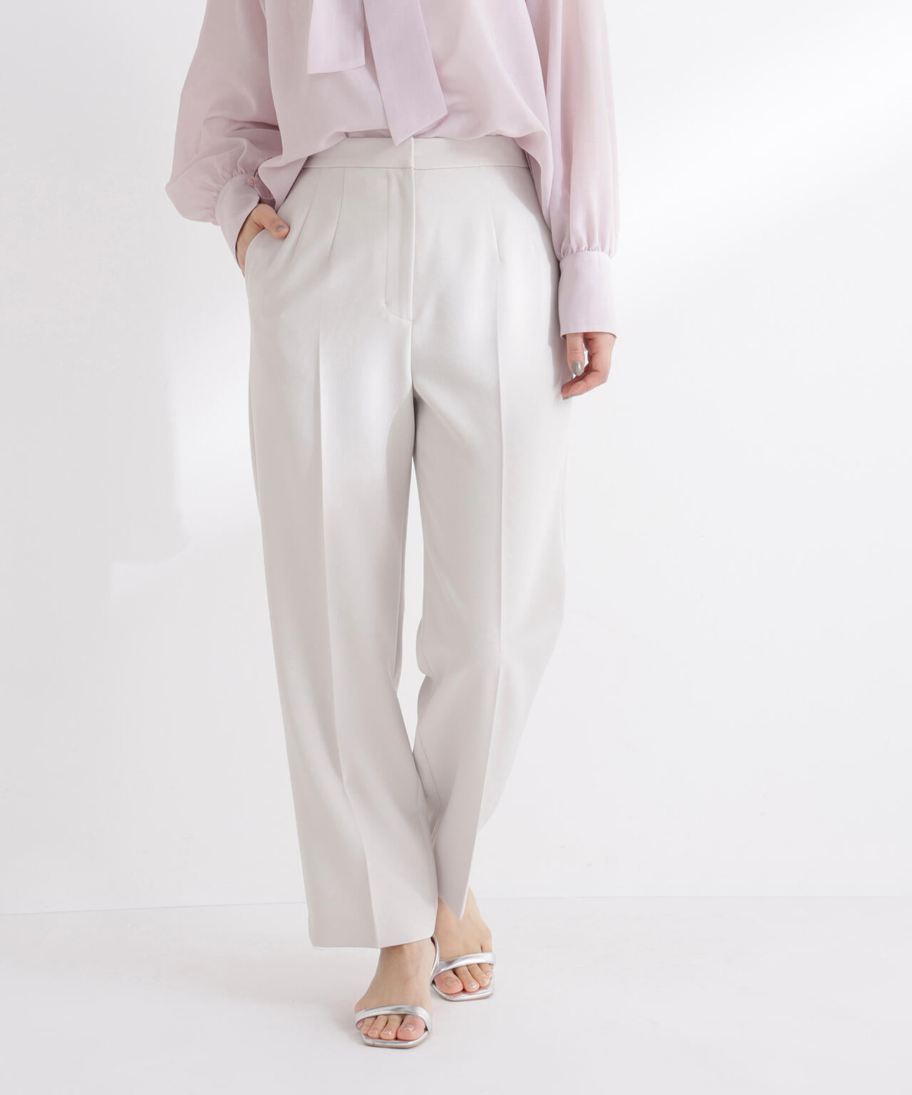 スタイルアップストレートパンツ