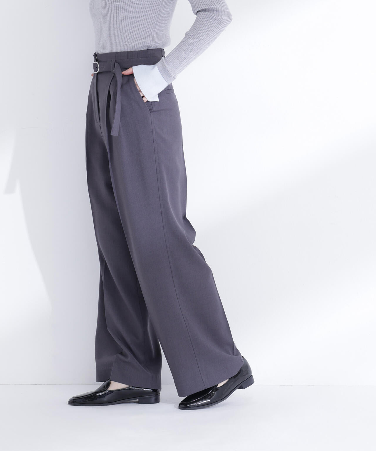 タックステッチベルテッドパンツ*