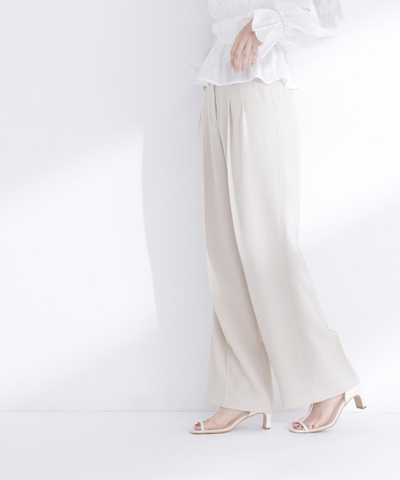タックステッチベルテッドパンツ*