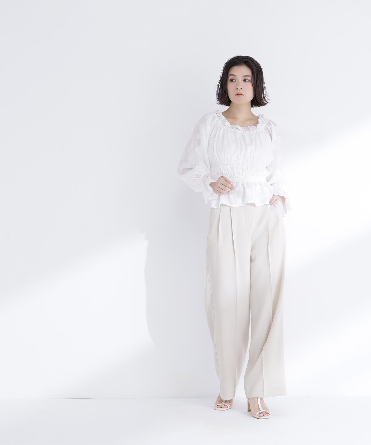 タックステッチベルテッドパンツ