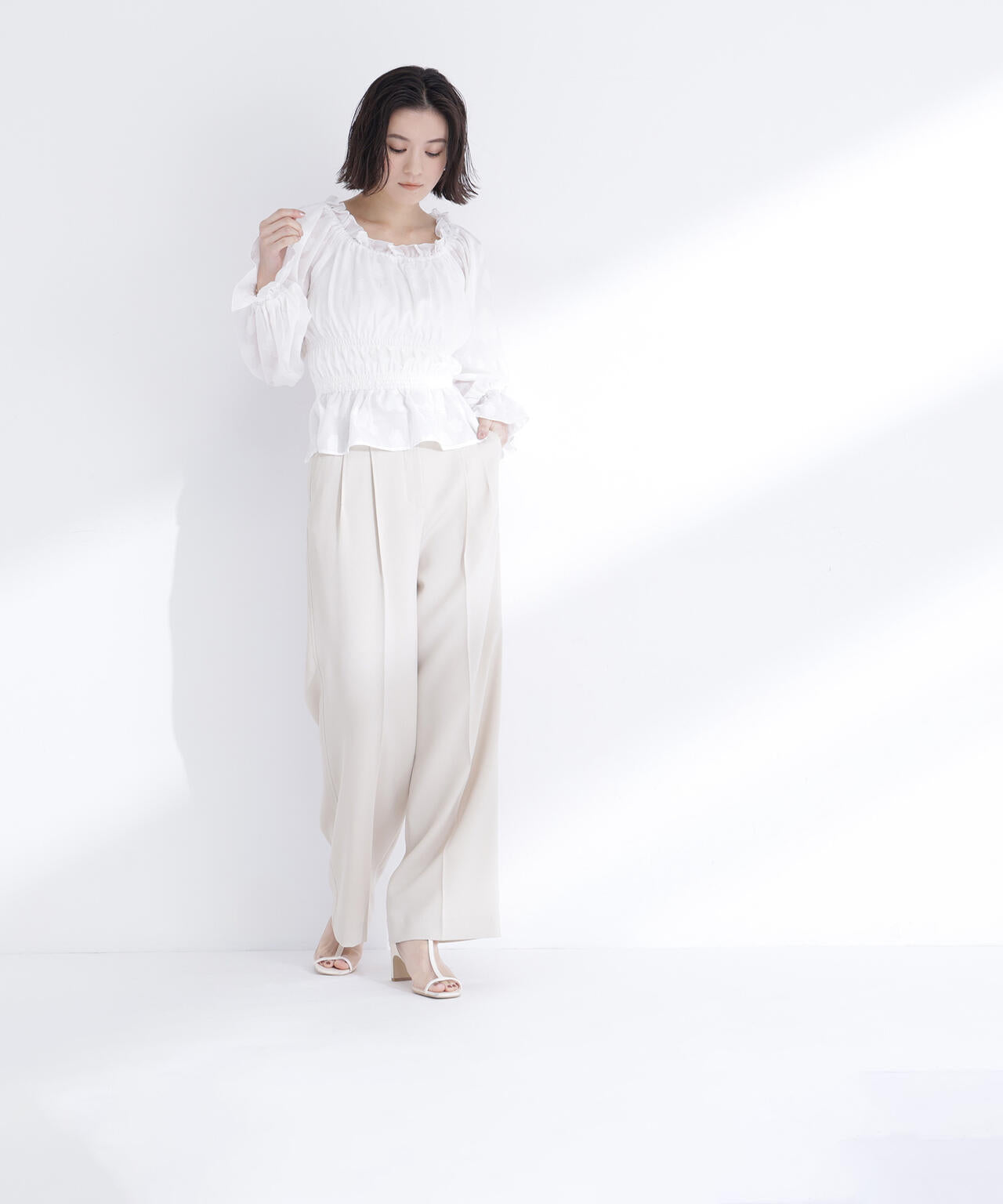 タックステッチベルテッドパンツ