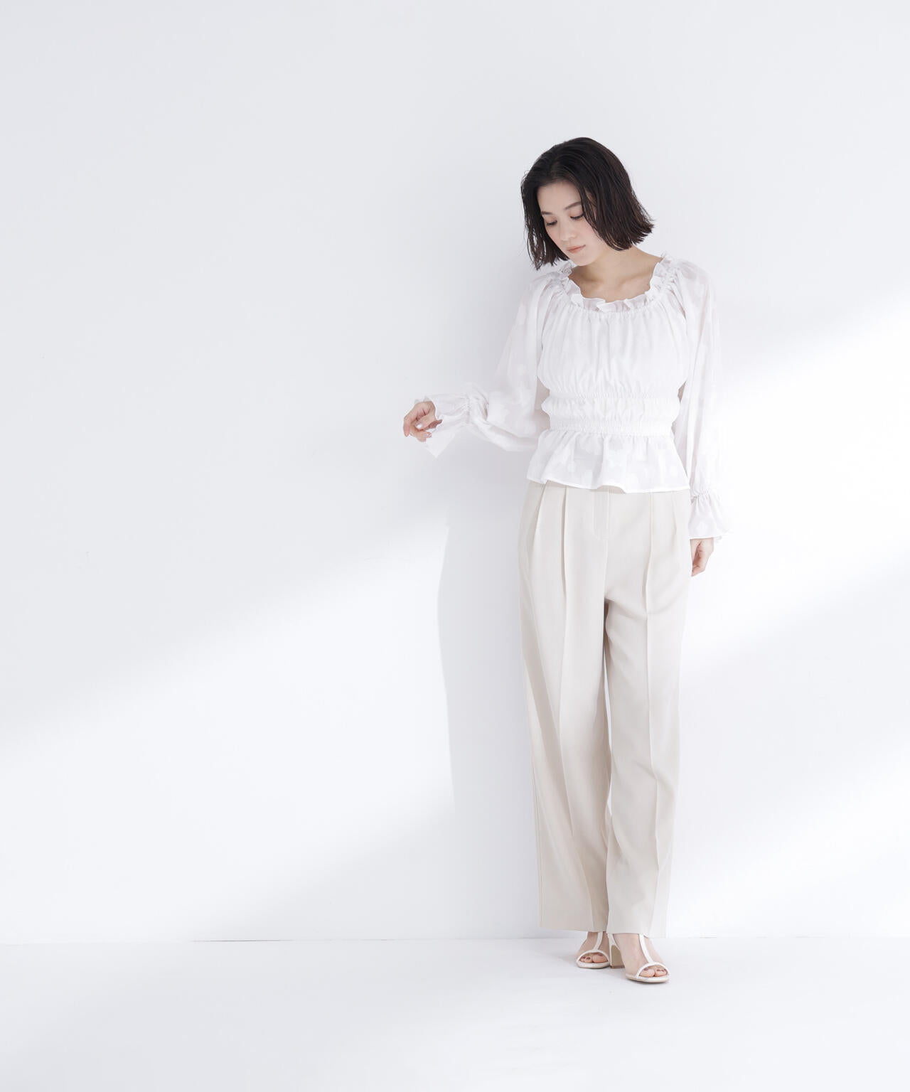 タックステッチベルテッドパンツ*
