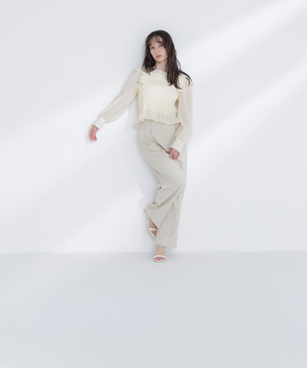 タックステッチベルテッドパンツ