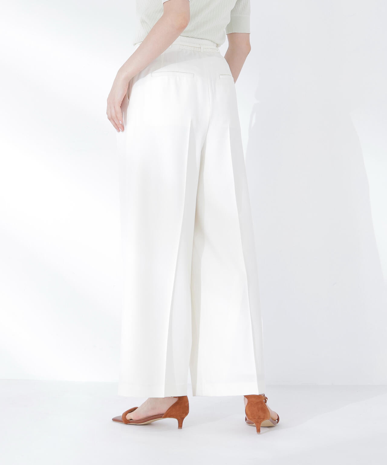 身長165 B:80 W:59 / H:85 / S:23.5 着用サイズ:M