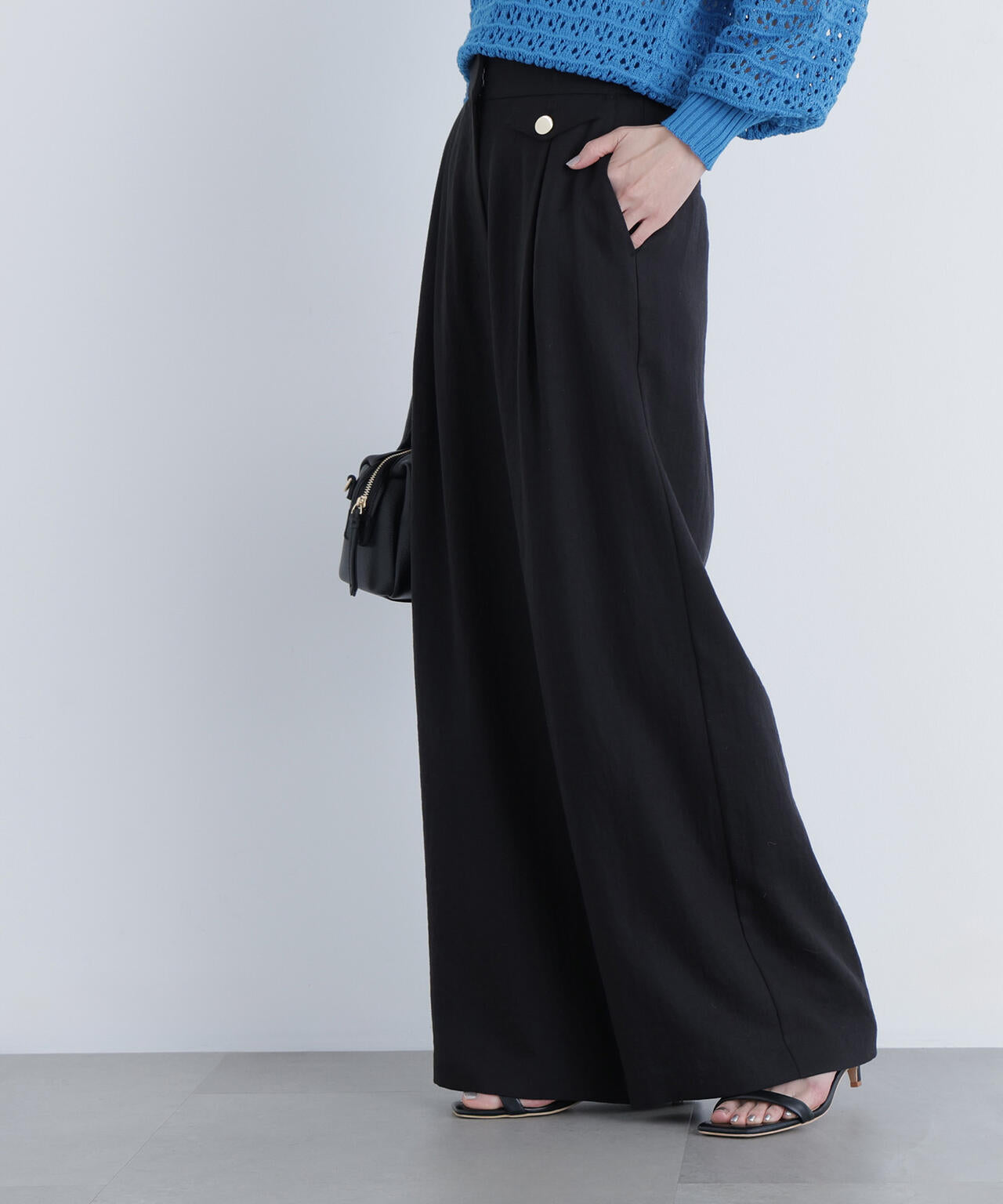 シンチバックワイドパンツ