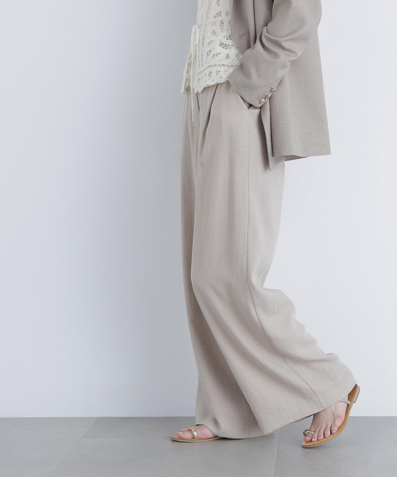 シンチバックワイドパンツ