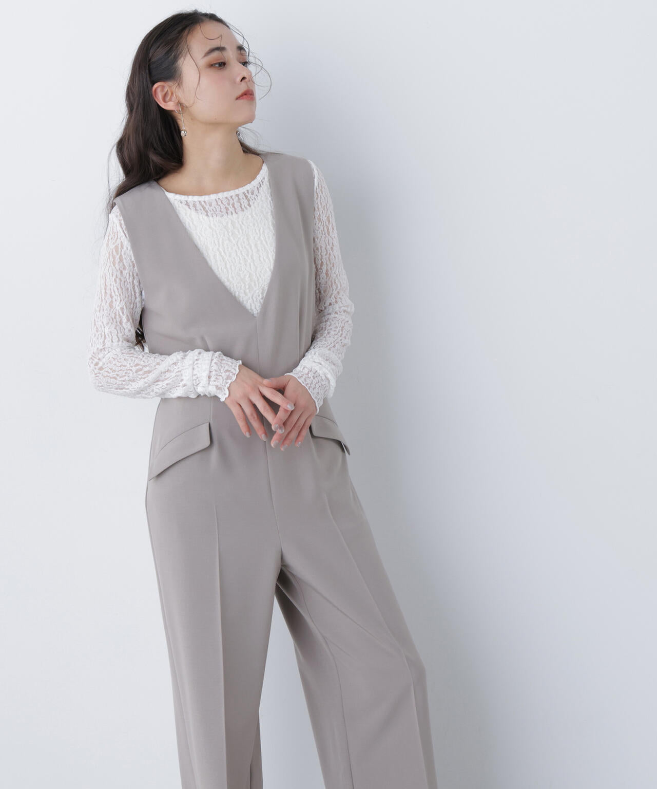 Vネックオールインワン