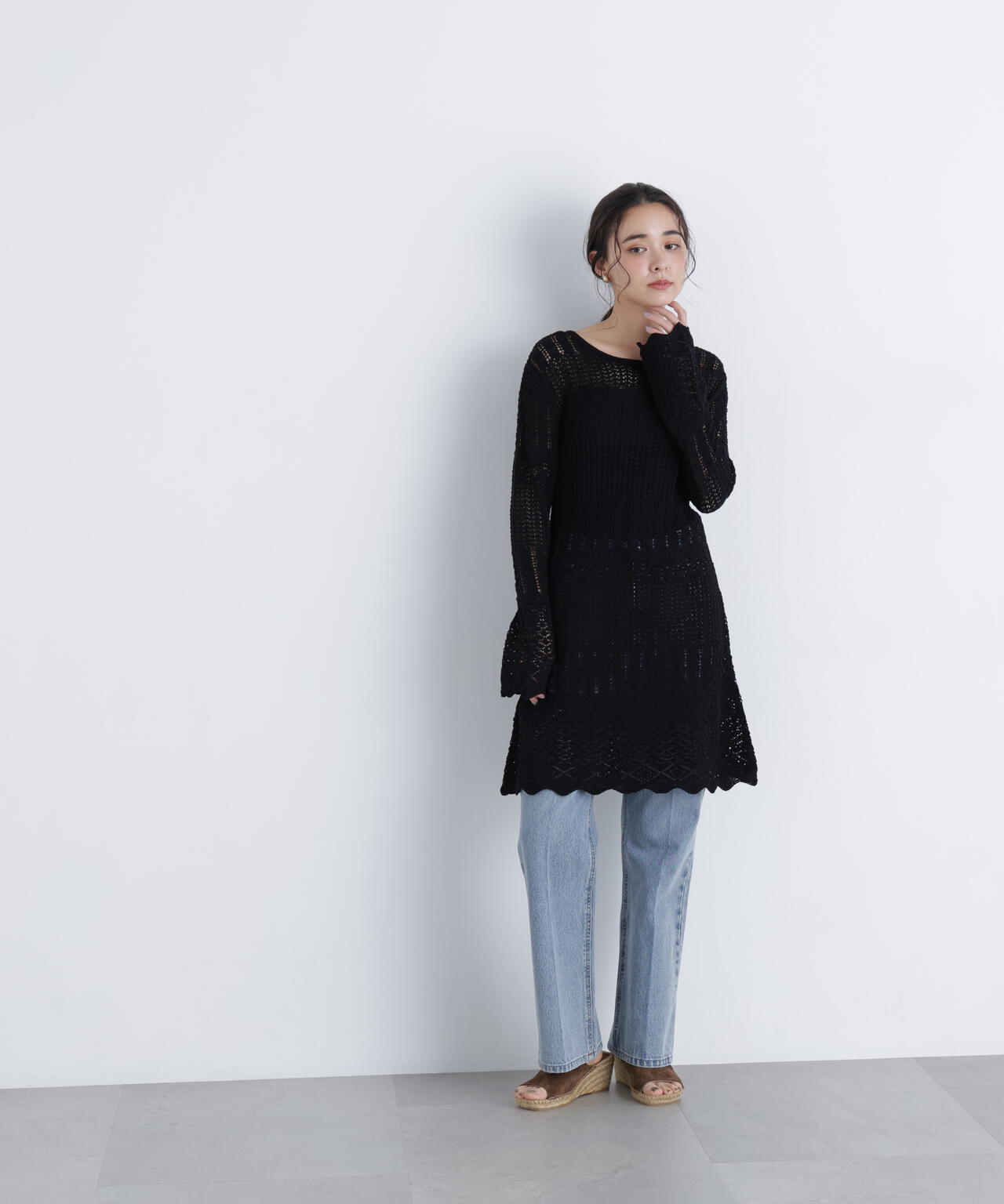 【有楽町マルイ・mix.tokyo 限定カラー:オフ×ブラック】透かし編みニットミニワンピース