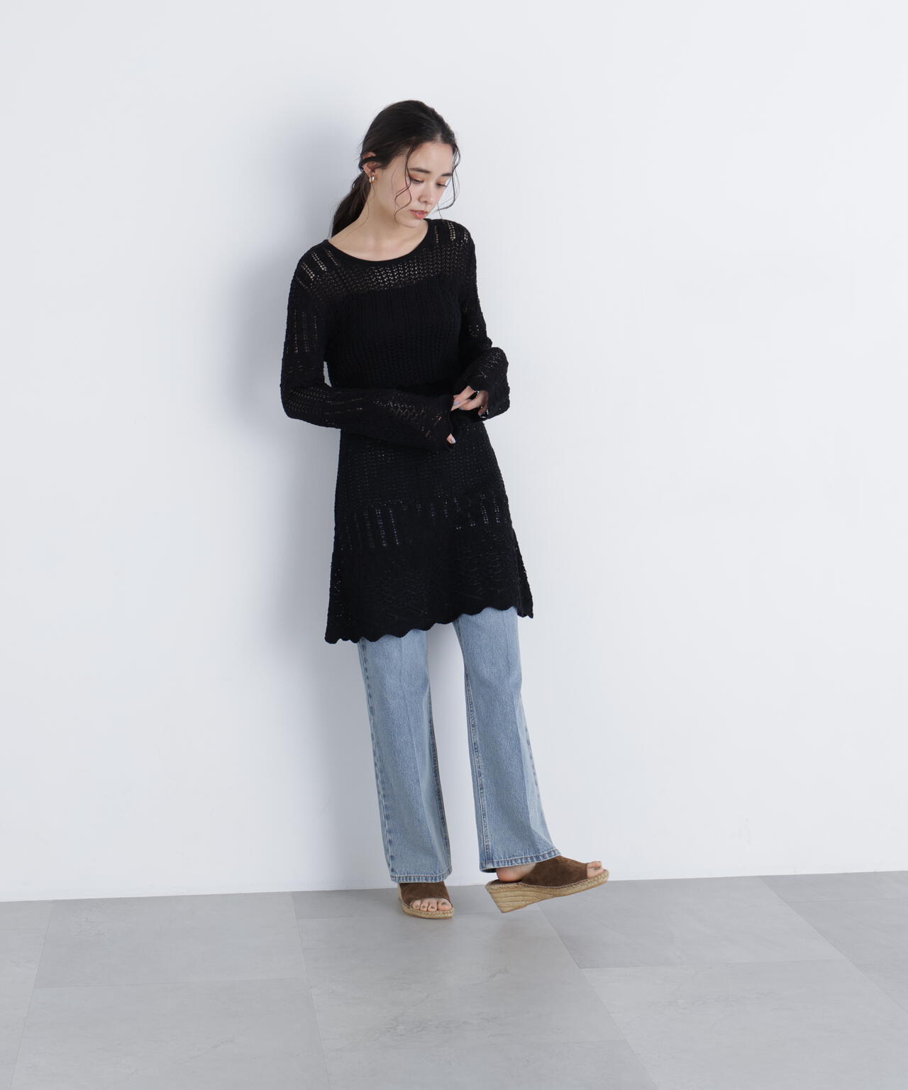 【有楽町マルイ・mix.tokyo 限定カラー:オフ×ブラック】透かし編みニットミニワンピース