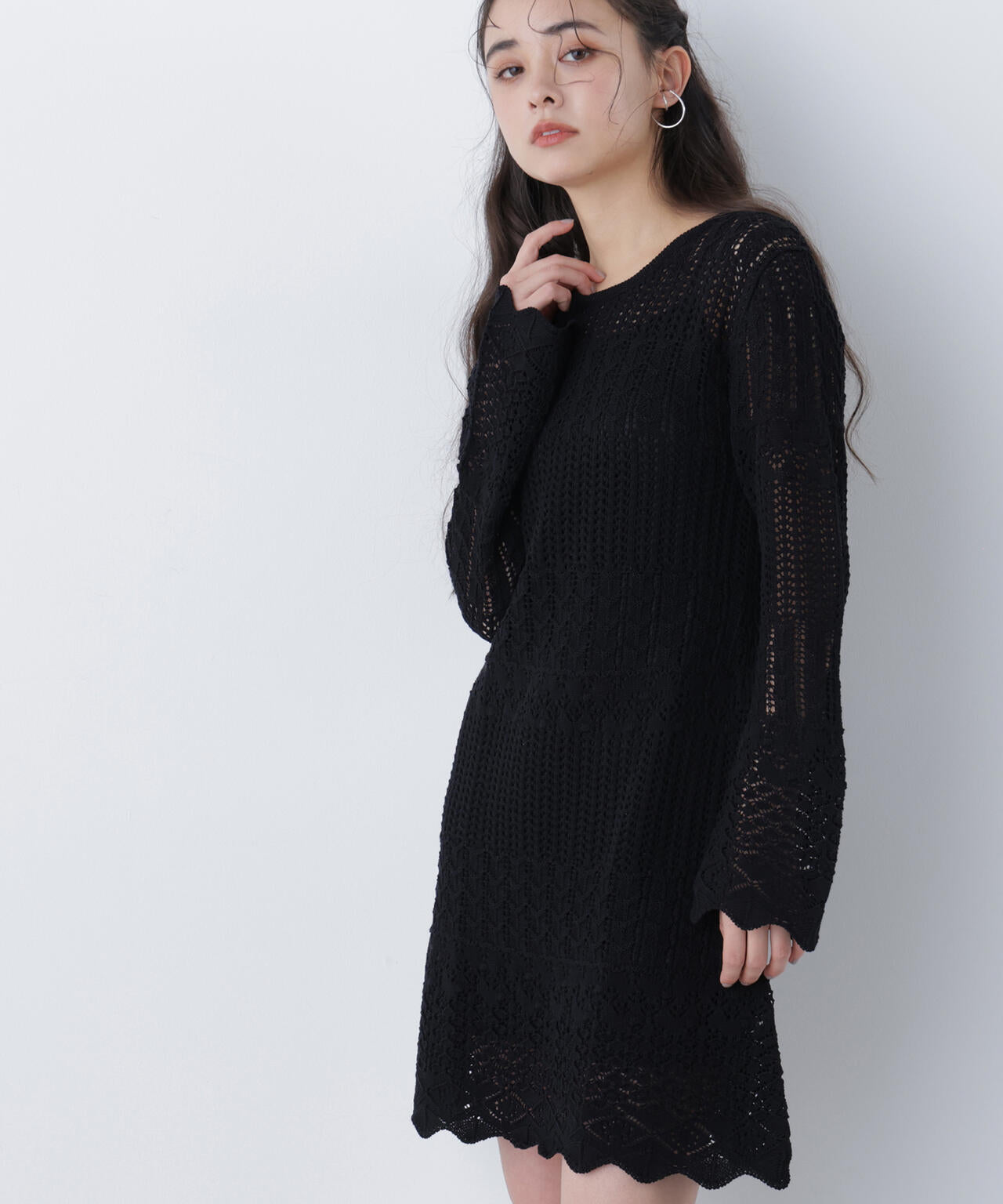 【有楽町マルイ・mix.tokyo 限定カラー:オフ×ブラック】透かし編みニットミニワンピース