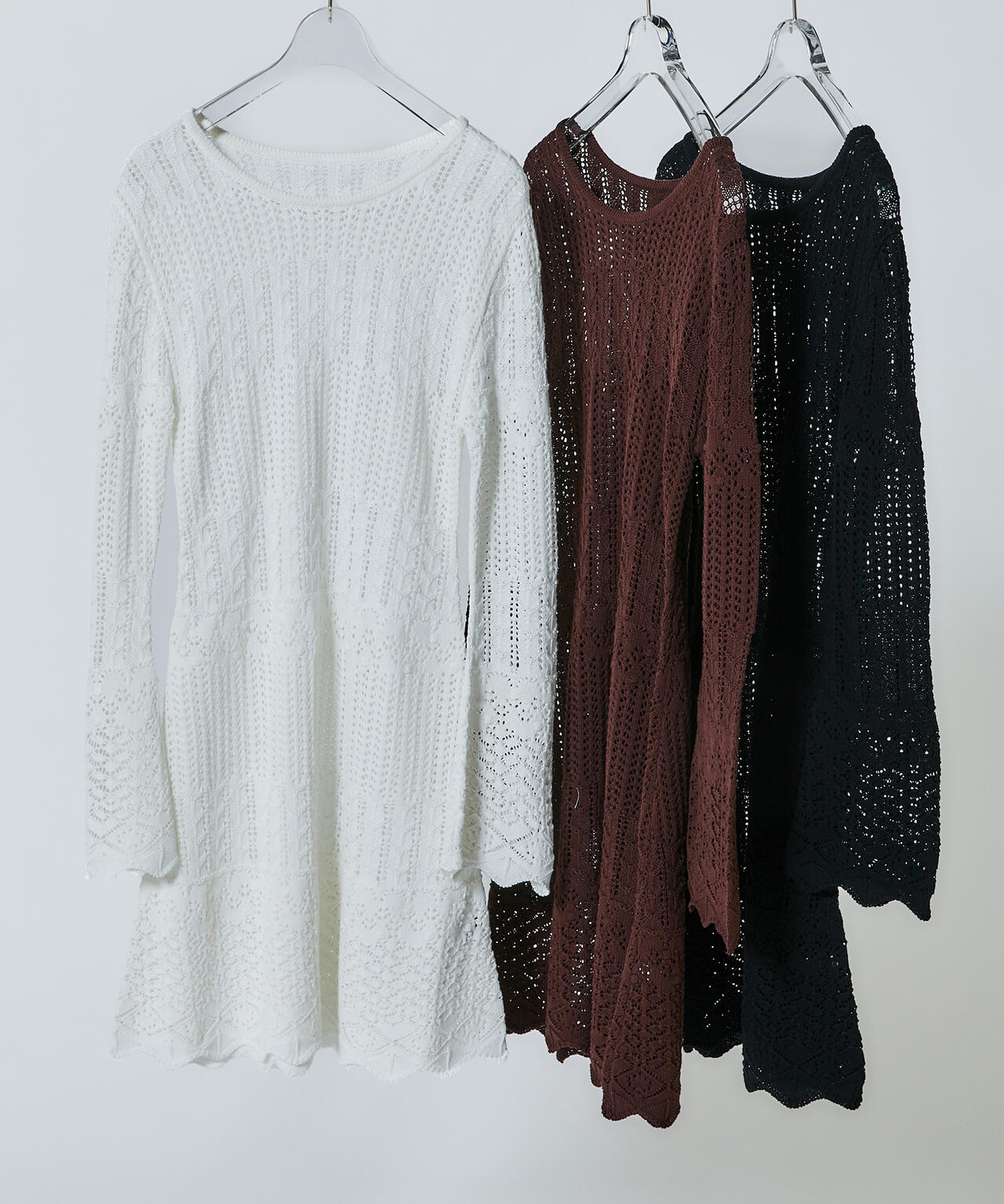 【有楽町マルイ・mix.tokyo 限定カラー:オフ×ブラック】透かし編みニットミニワンピース