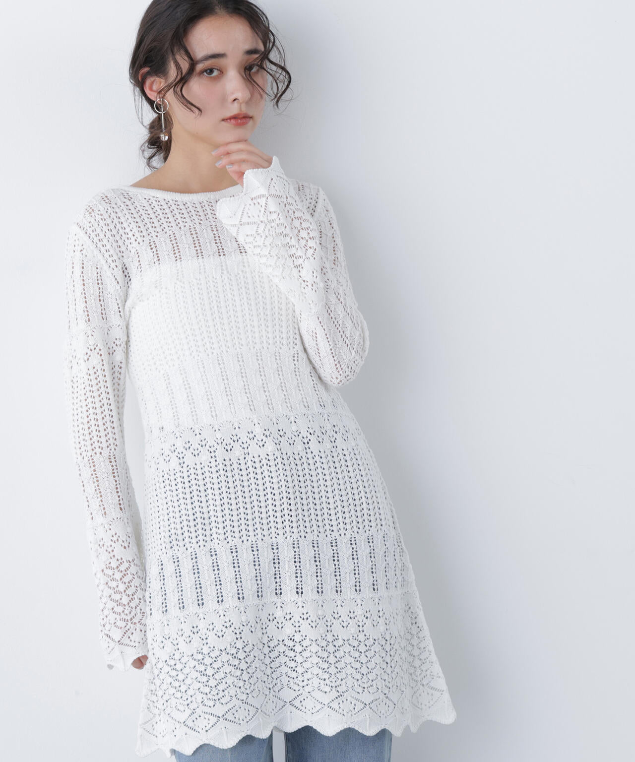 【有楽町マルイ・mix.tokyo 限定カラー:オフ×ブラック】透かし編みニットミニワンピース