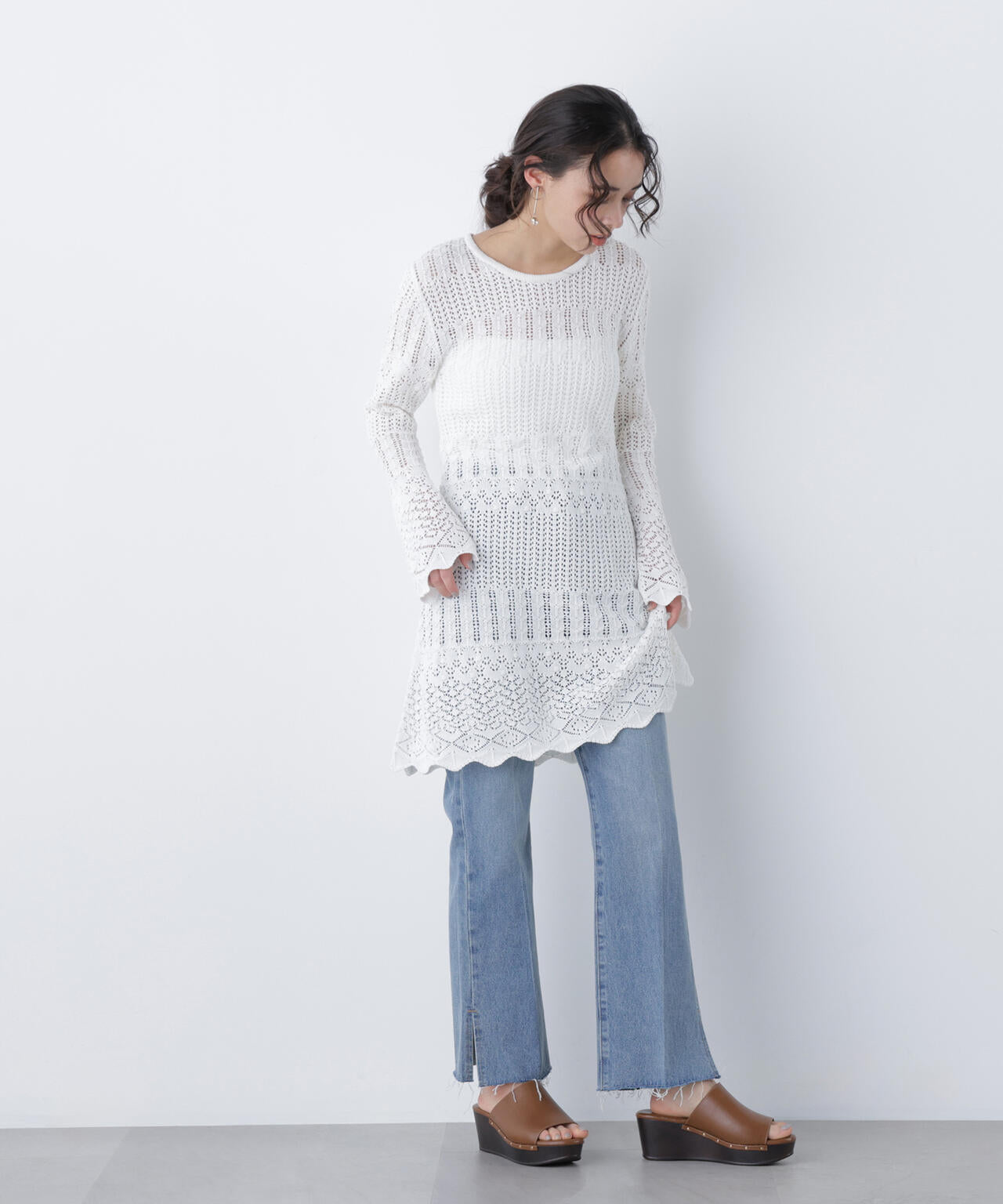 【有楽町マルイ・mix.tokyo 限定カラー:オフ×ブラック】透かし編みニットミニワンピース