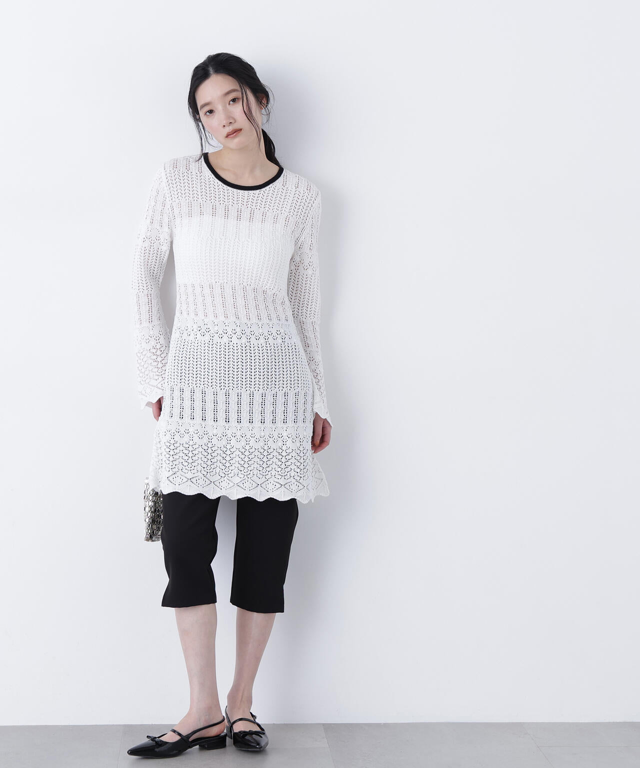 【有楽町マルイ・mix.tokyo 限定カラー:オフ×ブラック】透かし編みニットミニワンピース