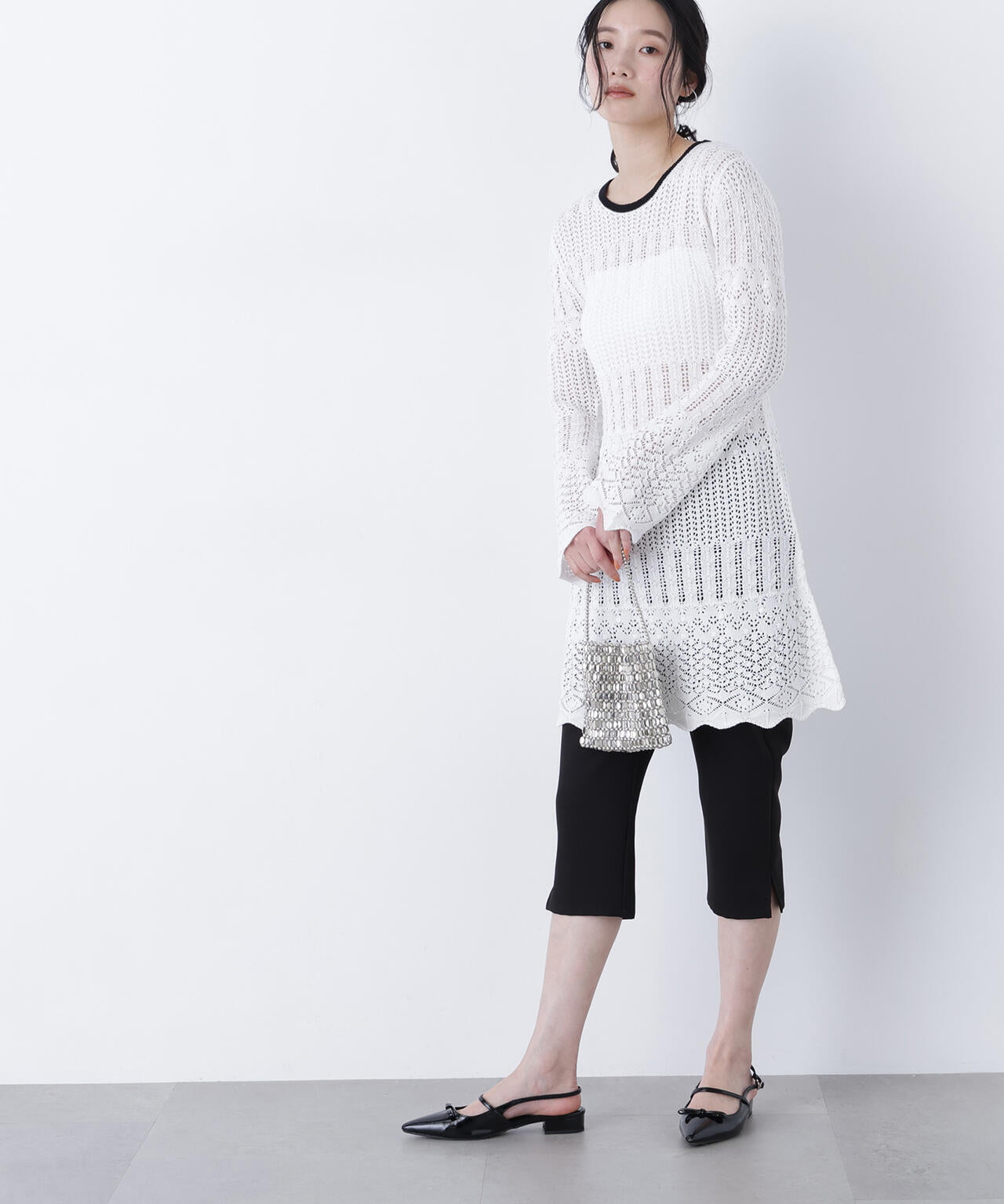 【有楽町マルイ・mix.tokyo 限定カラー:オフ×ブラック】透かし編みニットミニワンピース