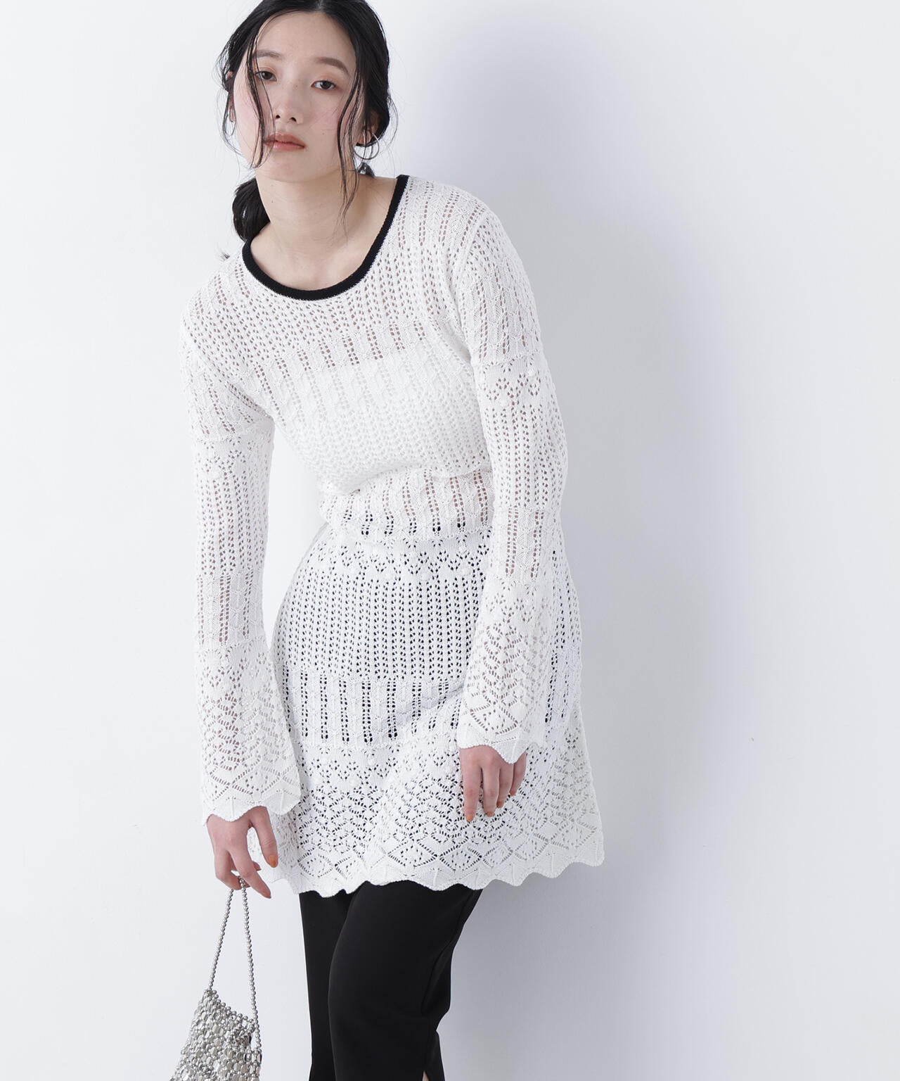 【有楽町マルイ・mix.tokyo 限定カラー:オフ×ブラック】透かし編みニットミニワンピース