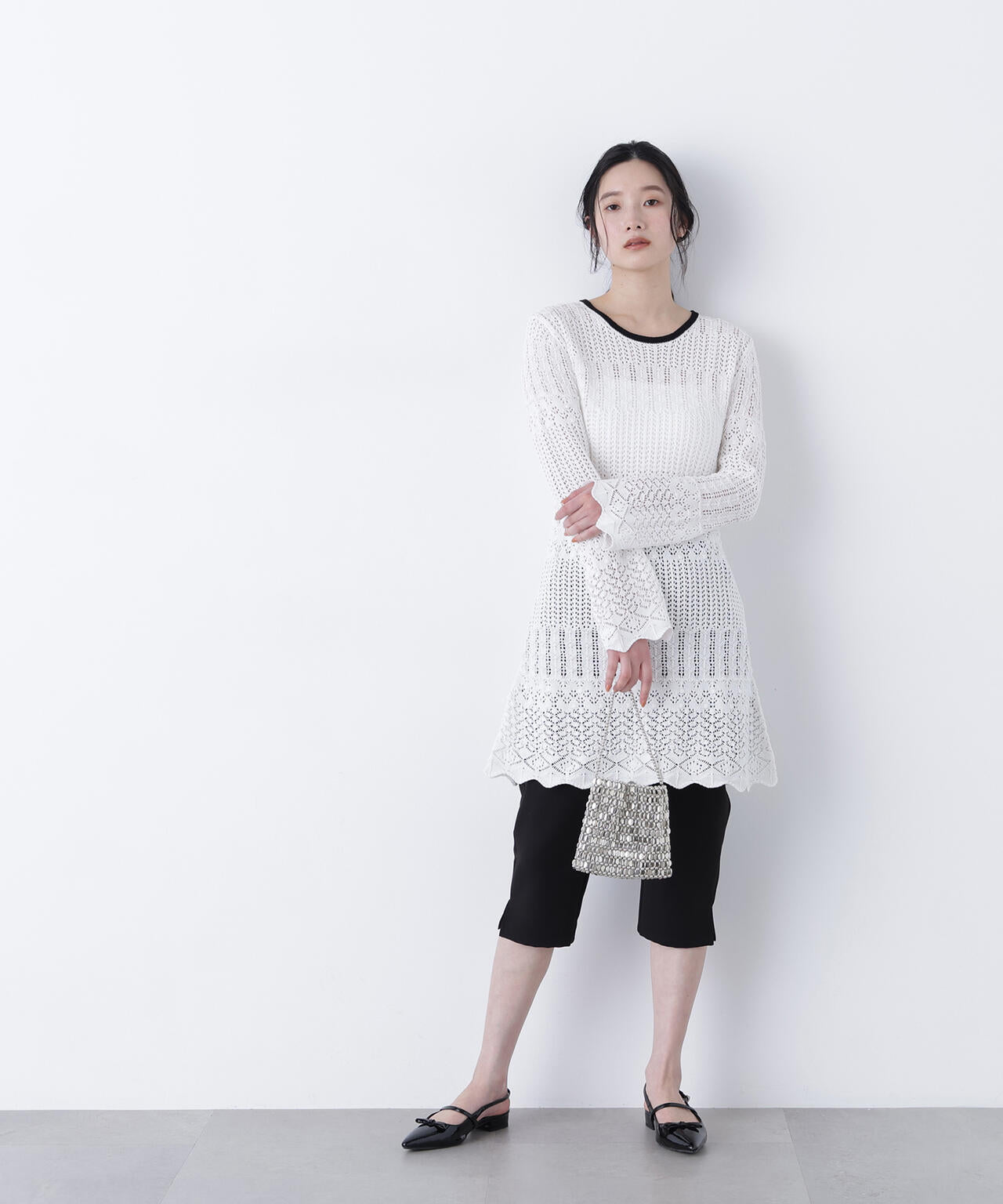 【有楽町マルイ・mix.tokyo 限定カラー:オフ×ブラック】透かし編みニットミニワンピース