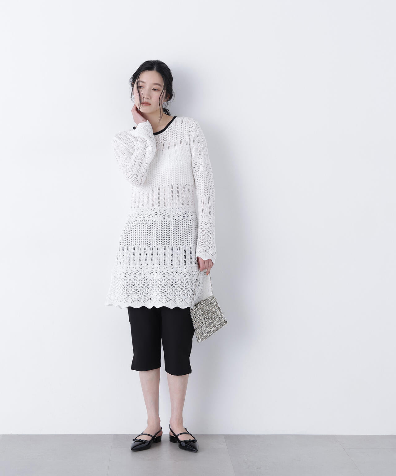 【有楽町マルイ・mix.tokyo 限定カラー:オフ×ブラック】透かし編みニットミニワンピース