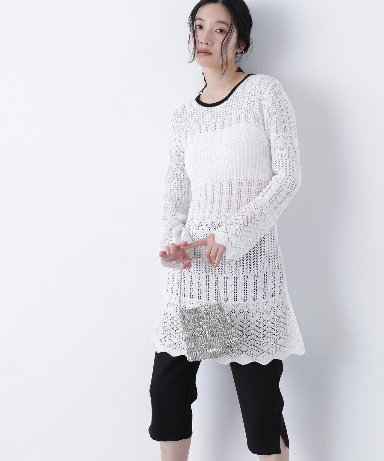 【有楽町マルイ・mix.tokyo 限定カラー:オフ×ブラック】透かし編みニットミニワンピース