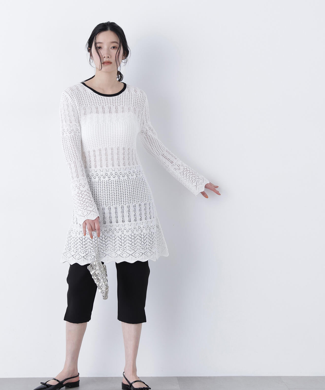 【有楽町マルイ・mix.tokyo 限定カラー:オフ×ブラック】透かし編みニットミニワンピース