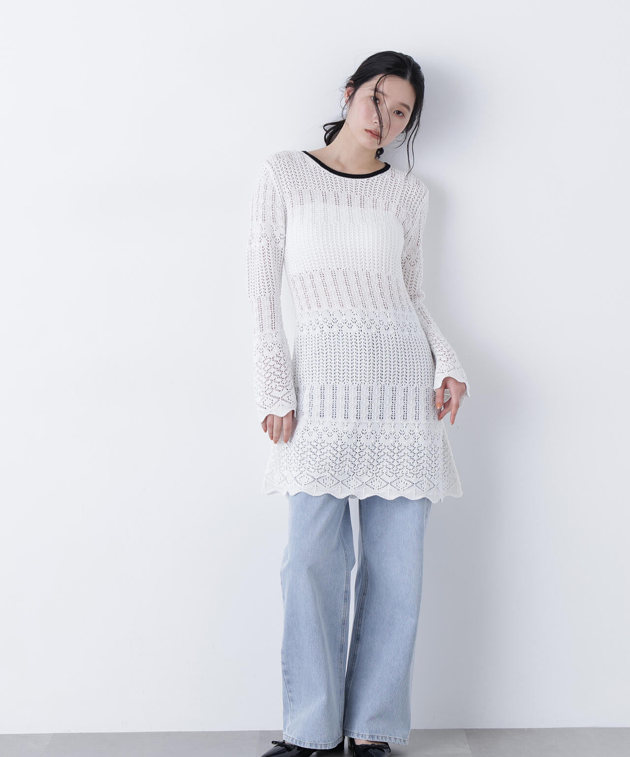 【有楽町マルイ・mix.tokyo 限定カラー:オフ×ブラック】透かし編みニットミニワンピース