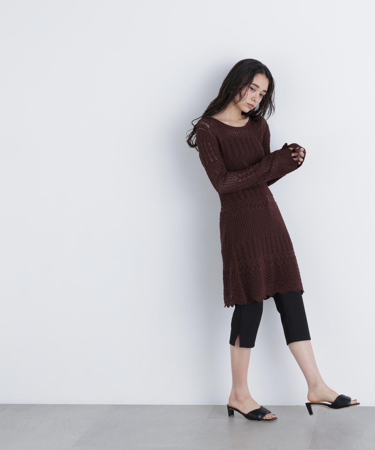 【有楽町マルイ・mix.tokyo 限定カラー:オフ×ブラック】透かし編みニットミニワンピース