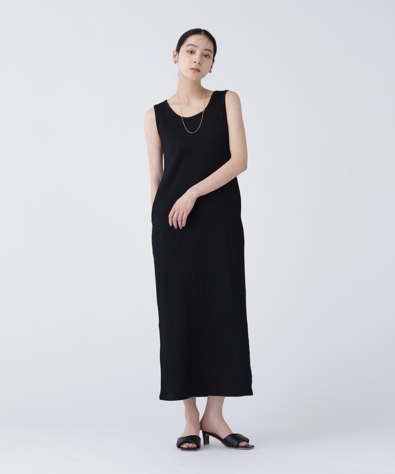 168cm B81cm W60cm H89cm 着用サイズ:M