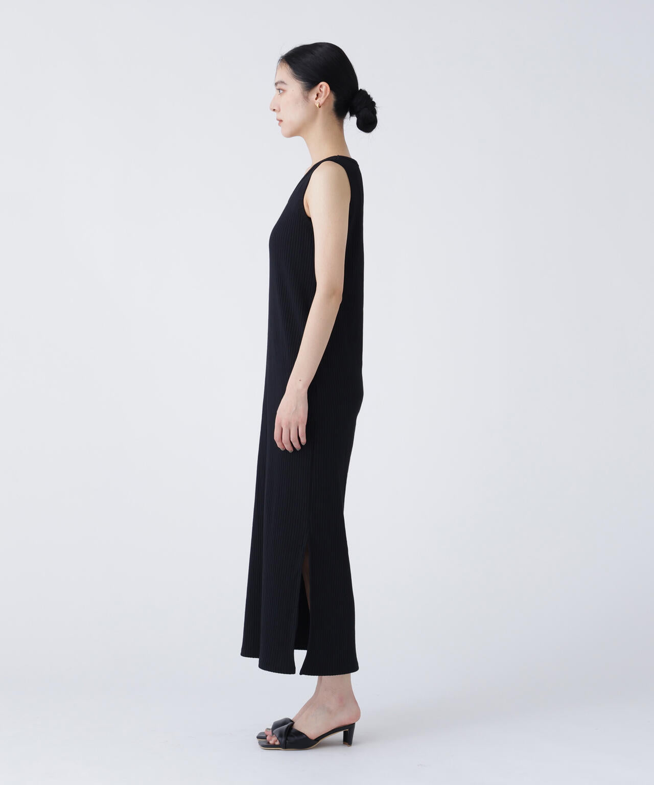 168cm B81cm W60cm H89cm 着用サイズ:M