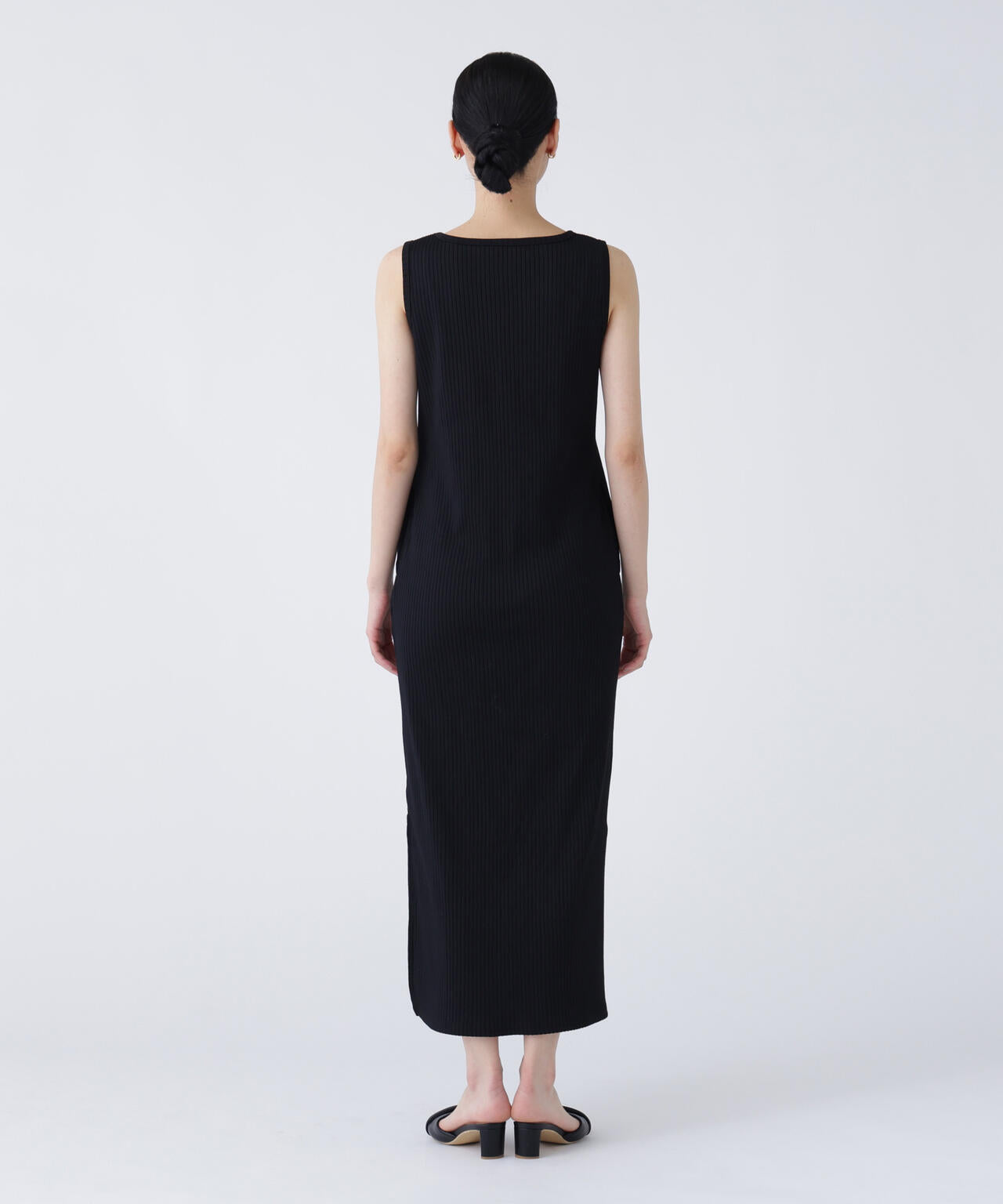 168cm B81cm W60cm H89cm 着用サイズ:M