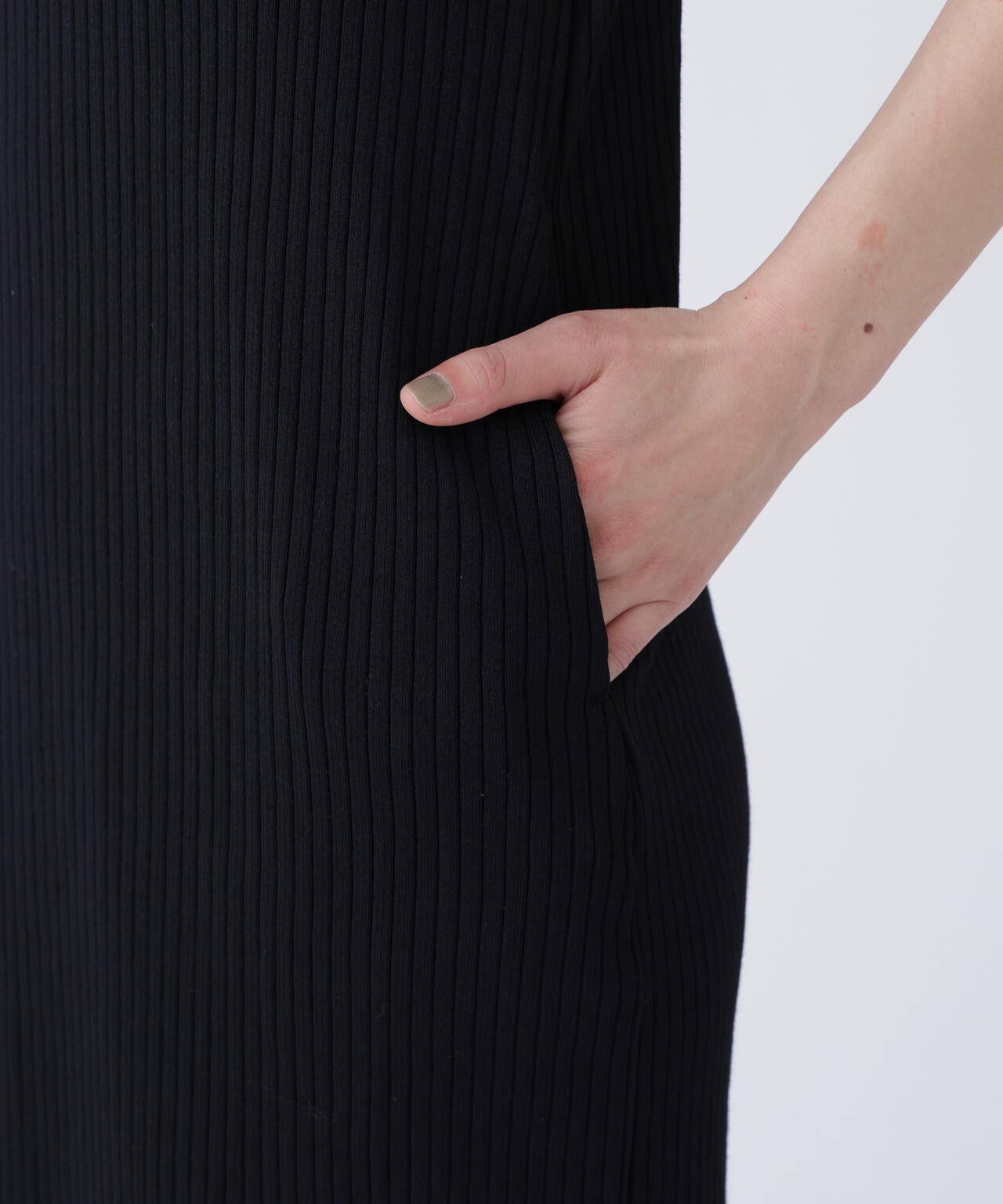 168cm B81cm W60cm H89cm 着用サイズ:M